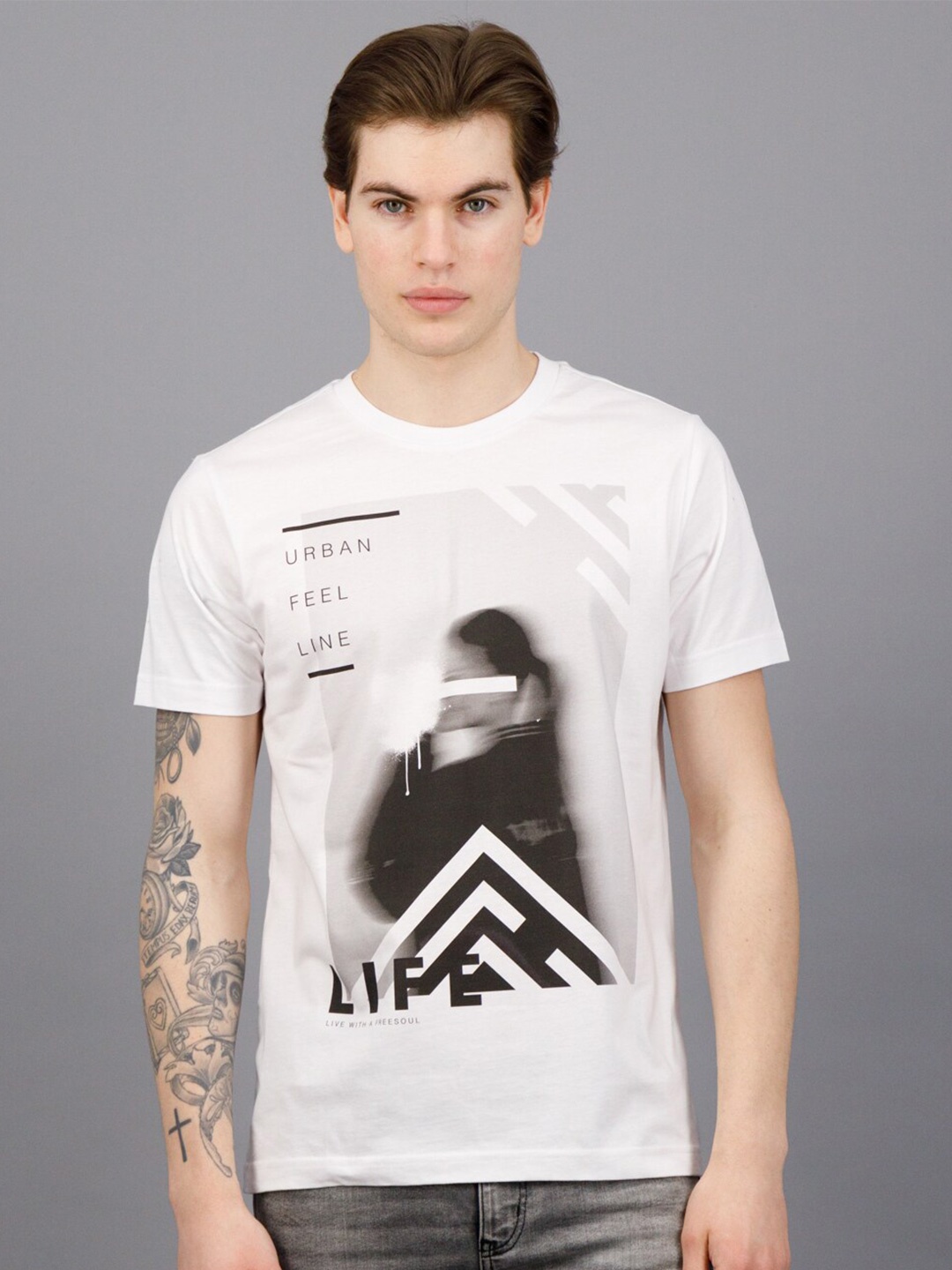 

FREESOUL Men White Pockets T-shirt