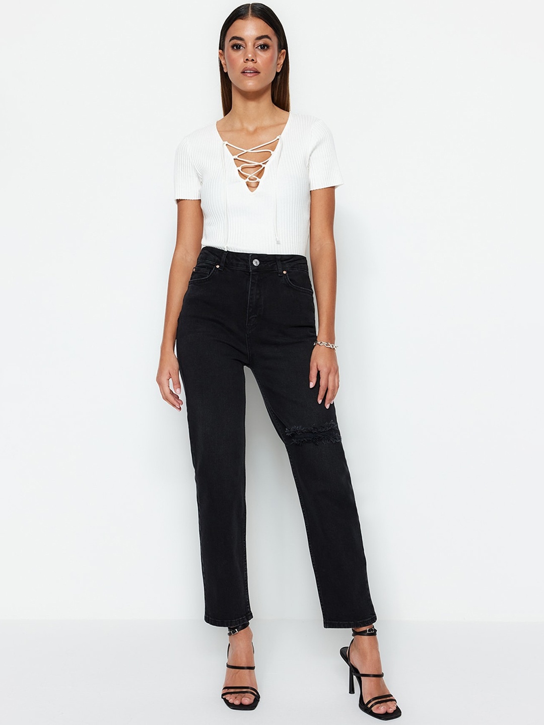 

Trendyol Women Slash Knee Mid-Rise Cropped Jeans, Black