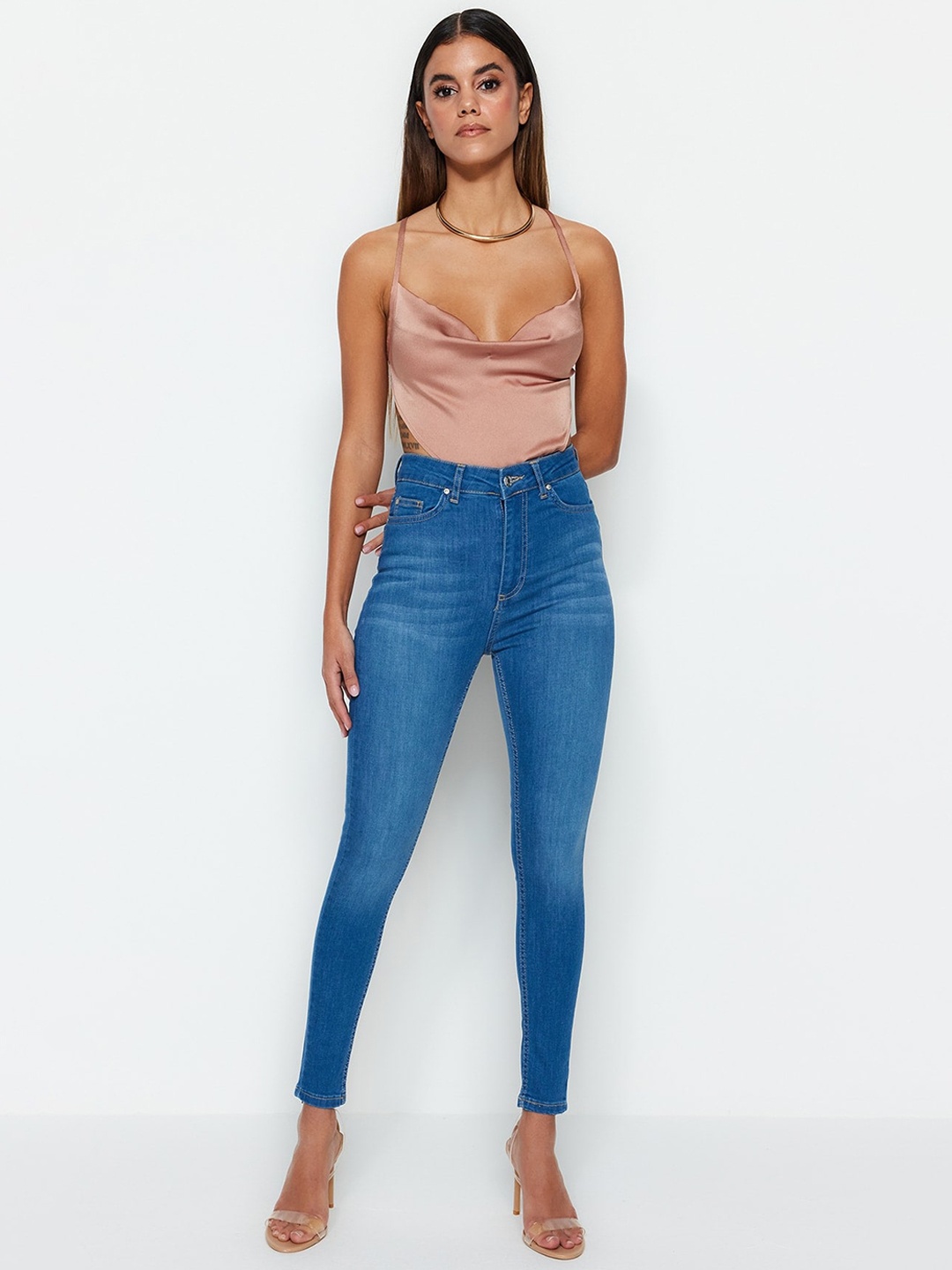 

Trendyol Women Light Fade Clean Look Cropped Jeans, Blue