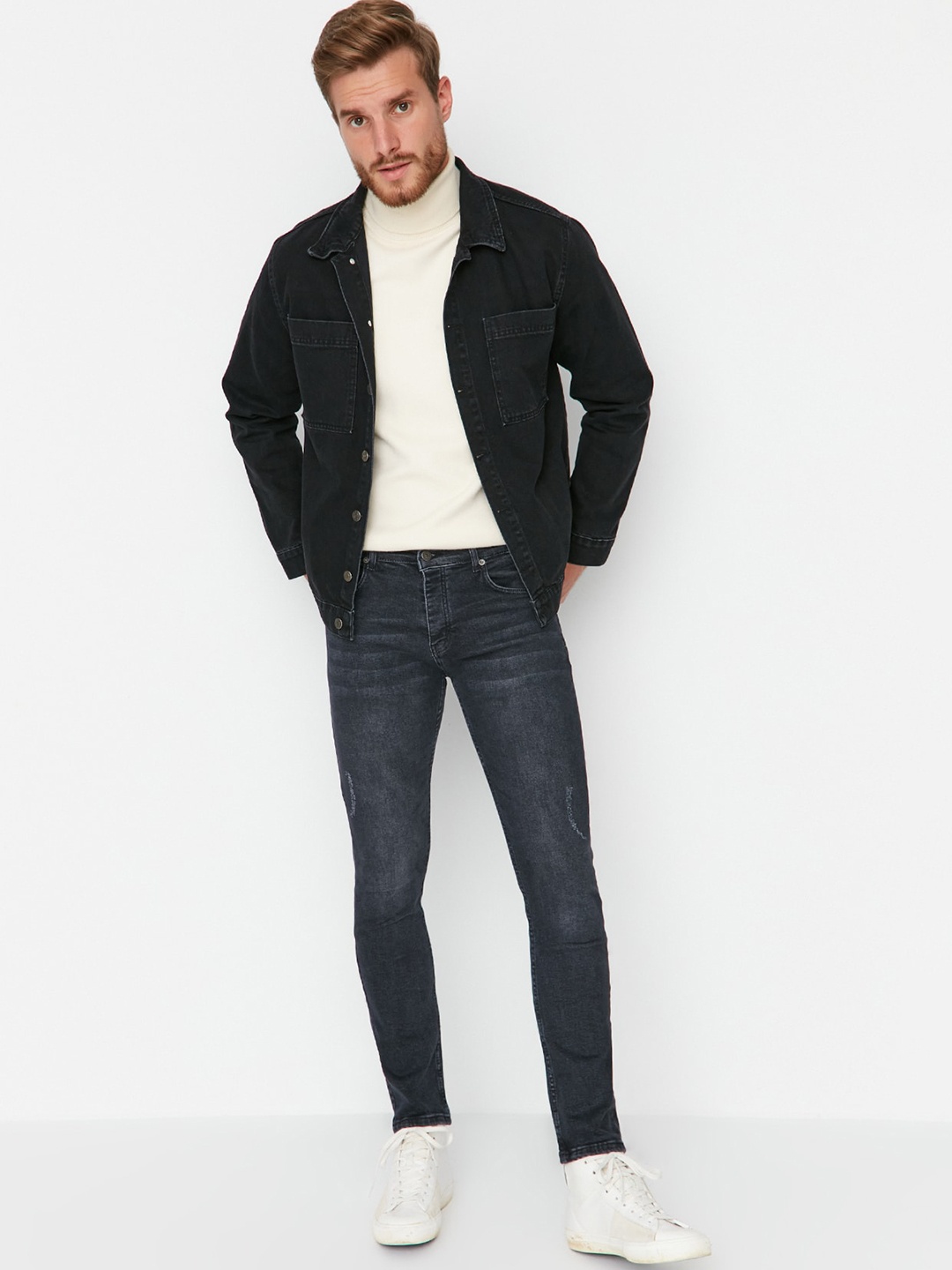 

Trendyol Men Mid-Rise Clean Look Light Fade Jeans, Black
