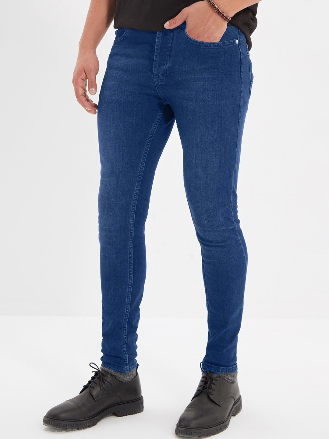

Trendyol Men Mid-Rise Clean Look Light Fade Jeans, Blue