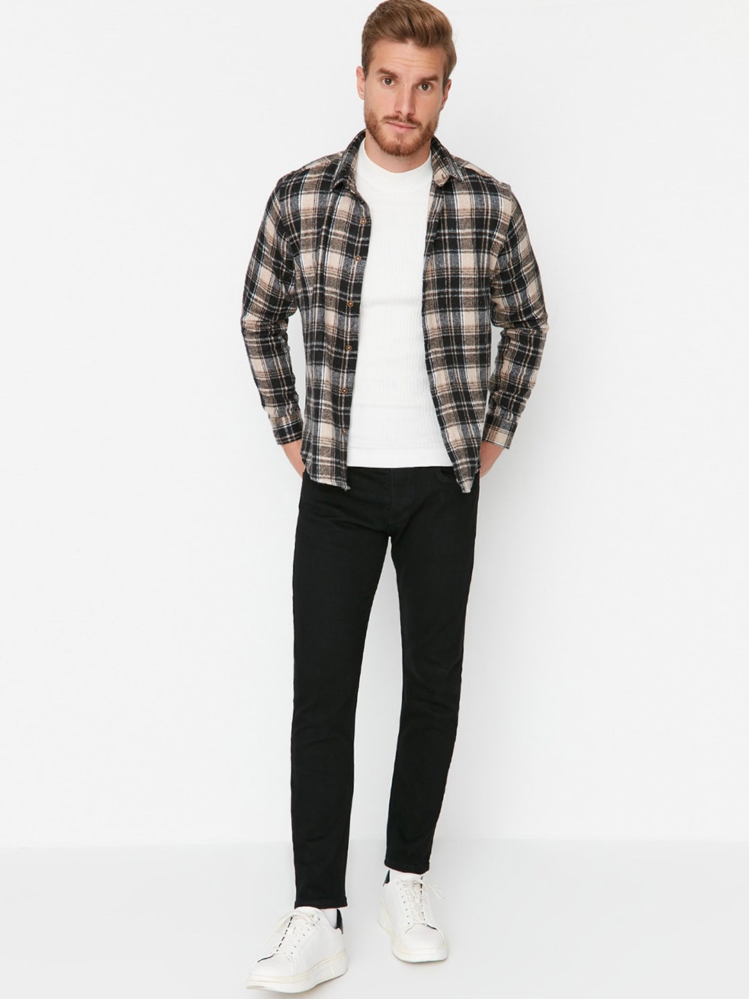 

Trendyol Men Mid-Rise Clean Look Dark Shade Jeans, Black