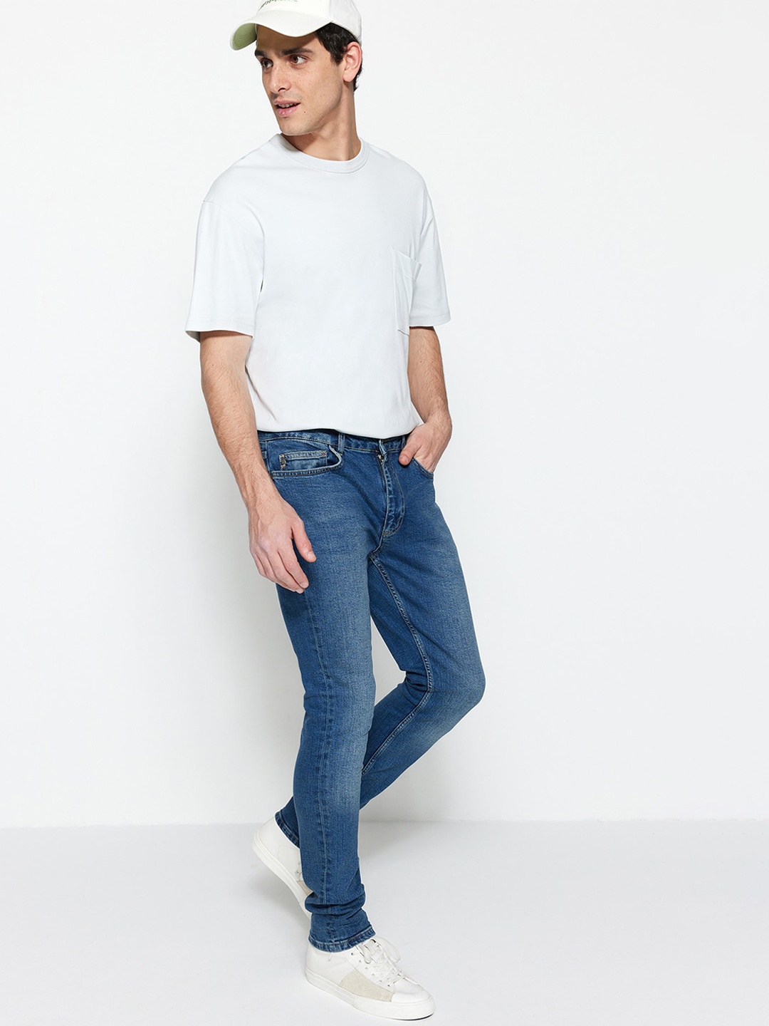 

Trendyol Men Mid-Rise Light FadeCotton Jeans, Blue