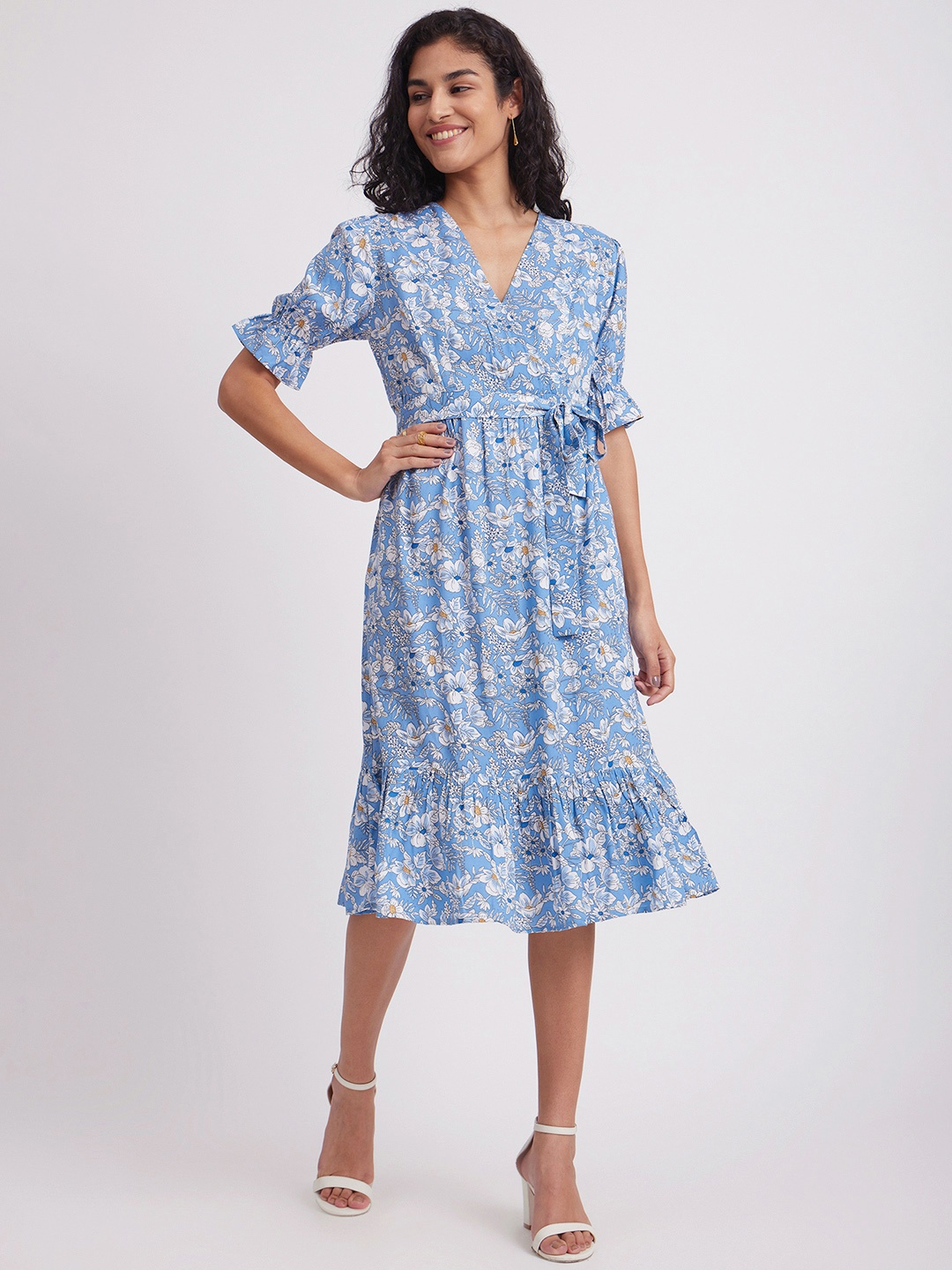 

FableStreet Blue Floral Print Fit & Flare Midi Dress