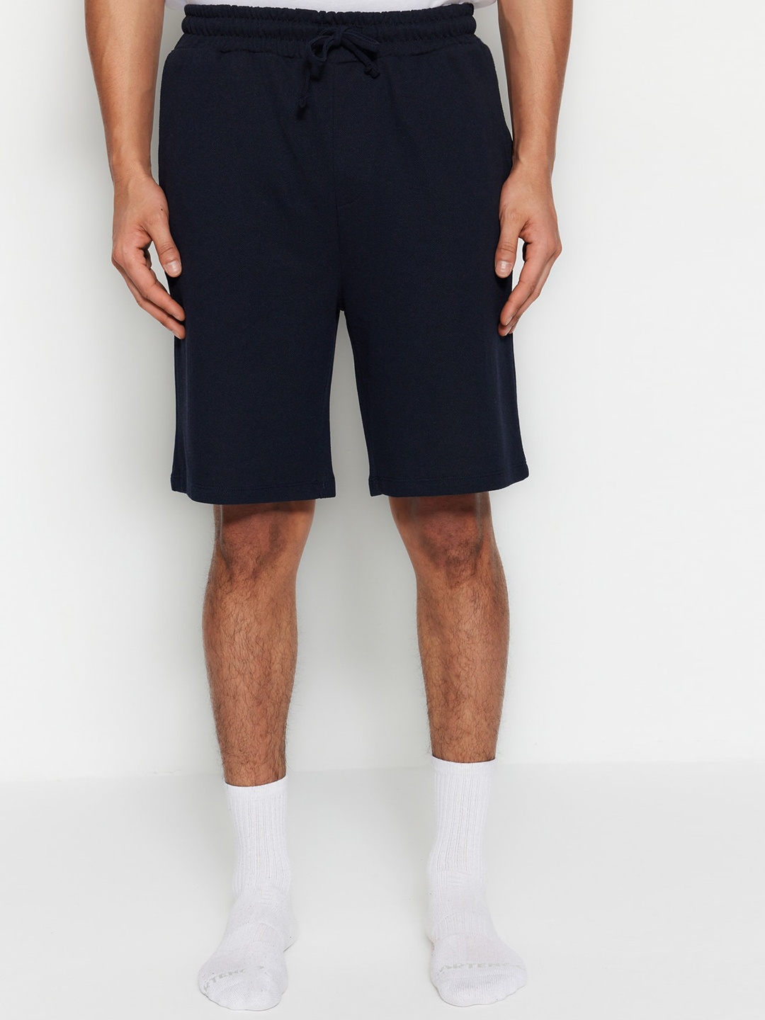 

Trendyol Men Mid-Rise Knee Length Regular Shorts, Navy blue