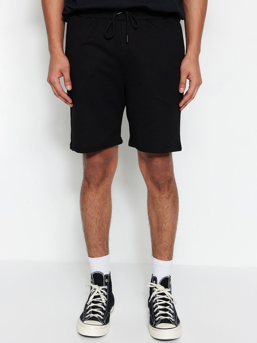 

Trendyol Men Mid-Rise Knee Length Regular Shorts, Black