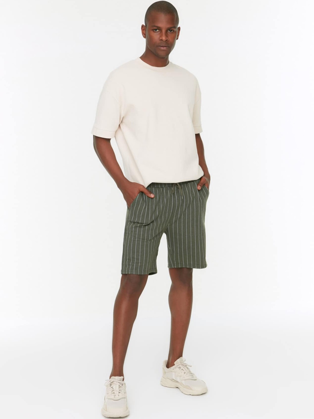 

Trendyol Men Striped Regular Shorts, Olive