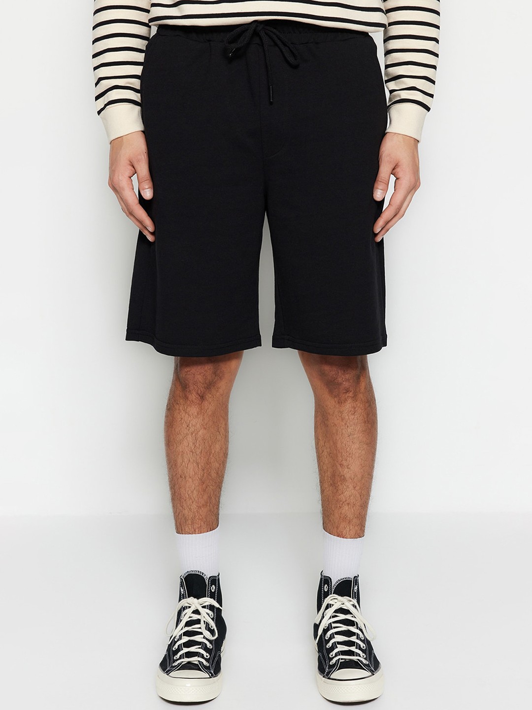 

Trendyol Men Mid-Rise Knee Length Regular Shorts, Black
