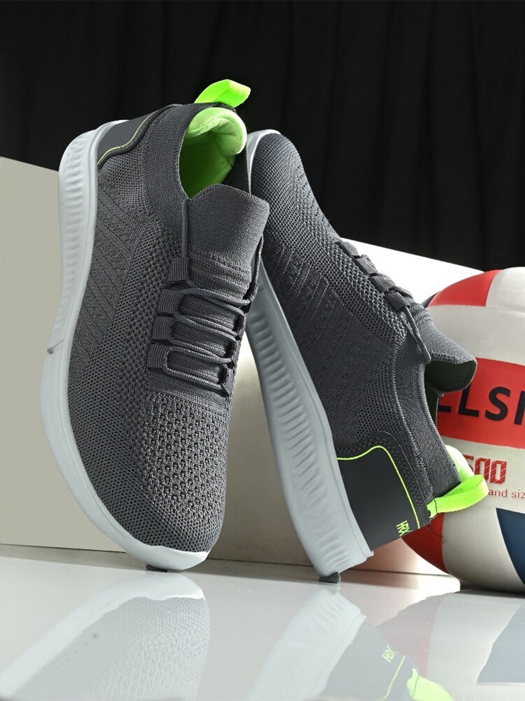 

HRX by Hrithik Roshan Men Grey And White Non-Marking Fresh Foam Walking Sports Shoes