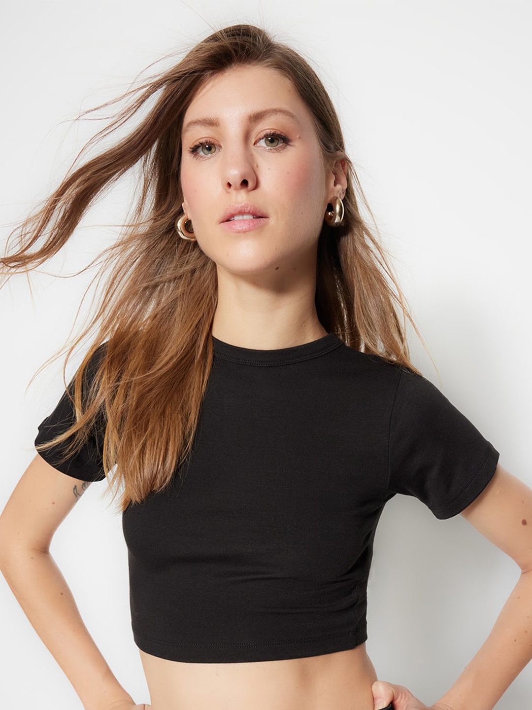 

Trendyol Round Neck Crop Top, Black