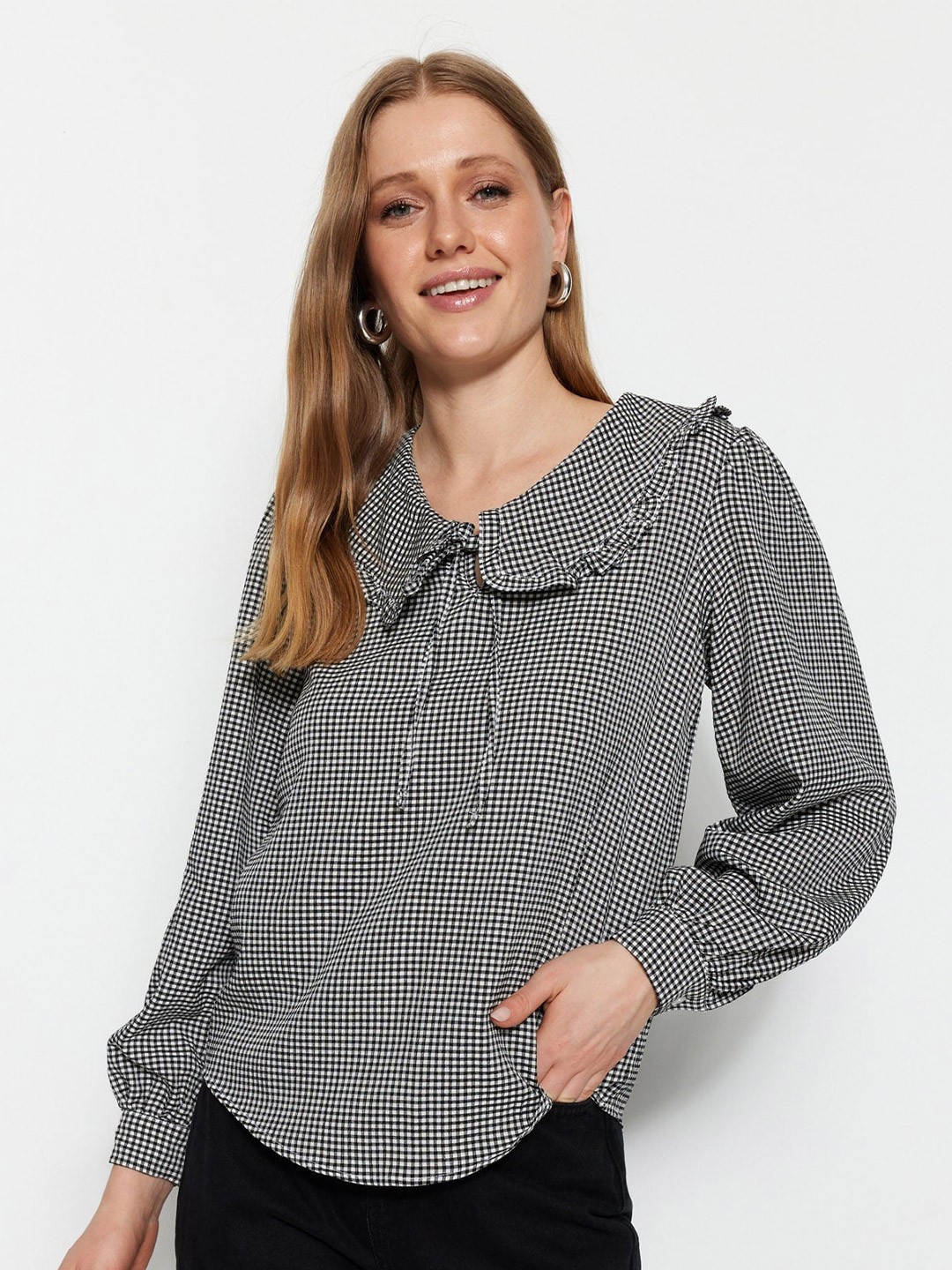 

Trendyol Checked Peter Pan Collar Long Cuffed Sleeves Casual Top, Black