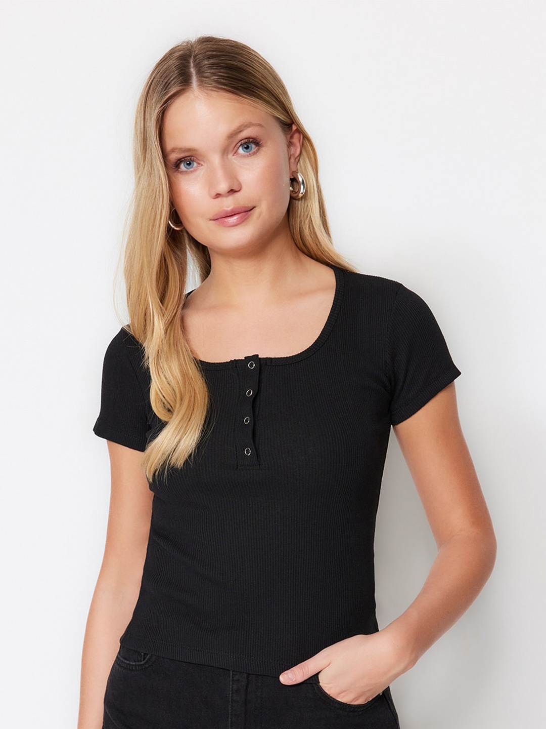 

Trendyol Scoop Neck Short Sleeve Fitted Casual Top, Black