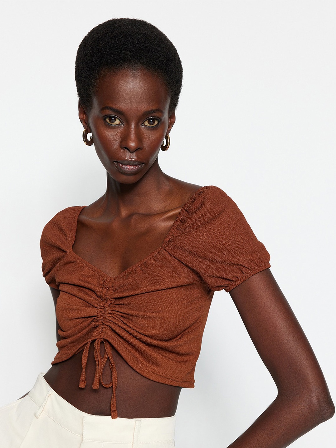 

Trendyol Sweetheart Neck Puff Sleeve Ruched Crop Top, Brown