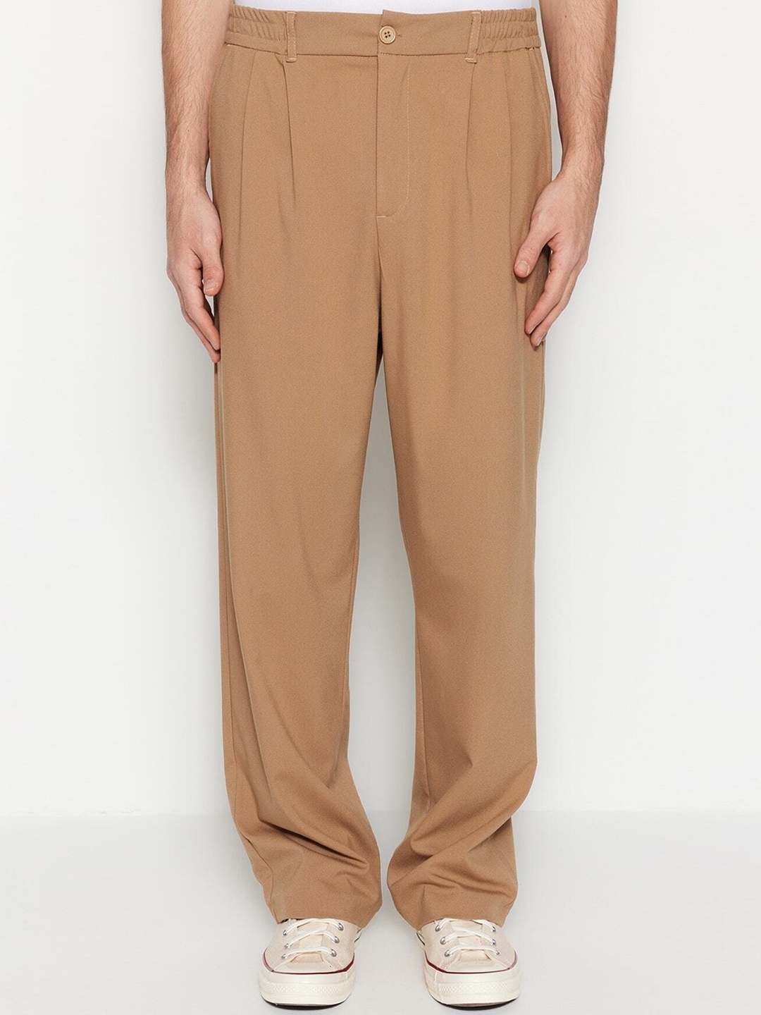 

Trendyol Men Mid-Rise Casual Pleated Trousers, Camel brown