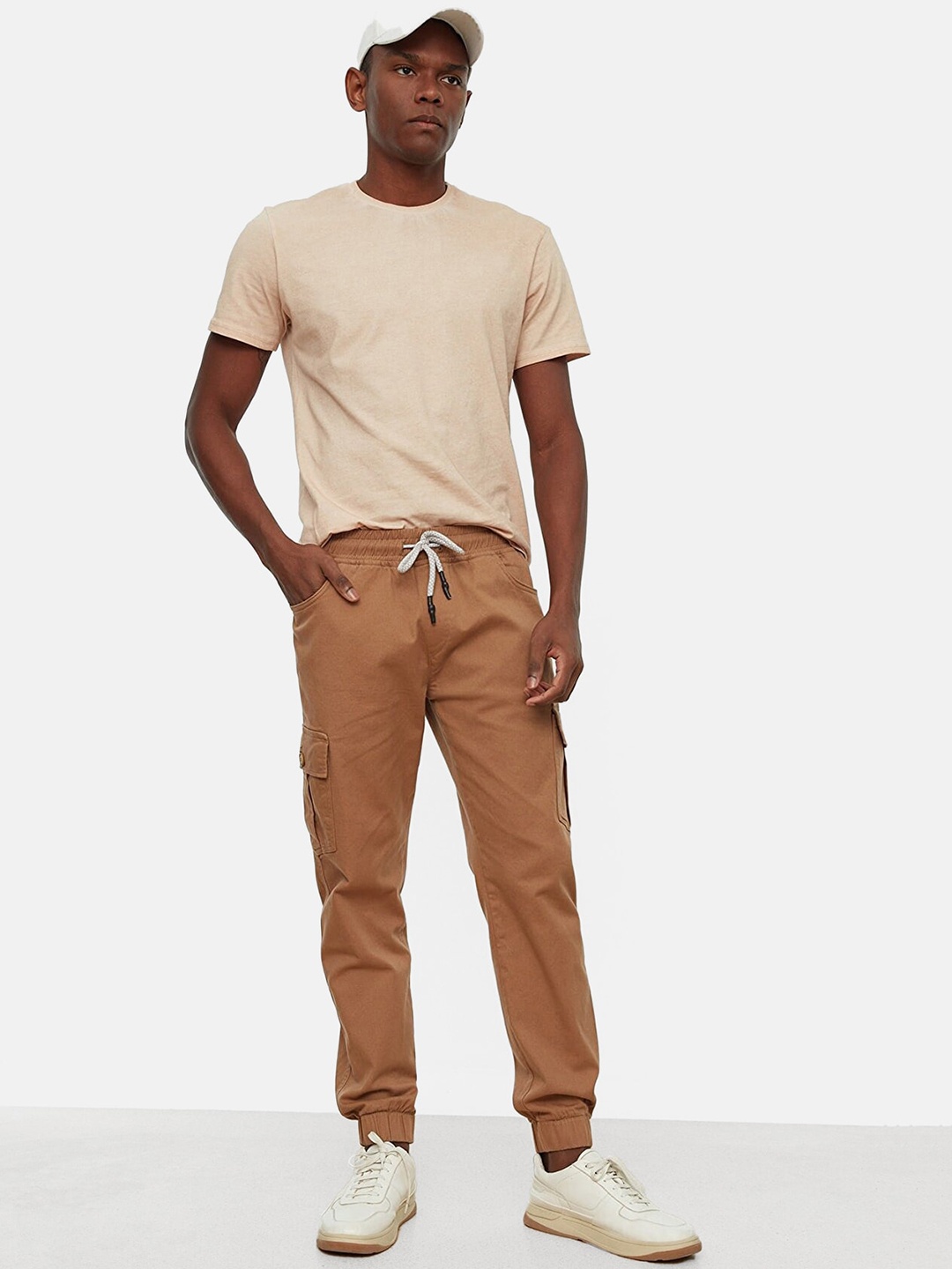 

Trendyol Men Mid-Rise Casual Pure Cotton Joggers, Camel brown