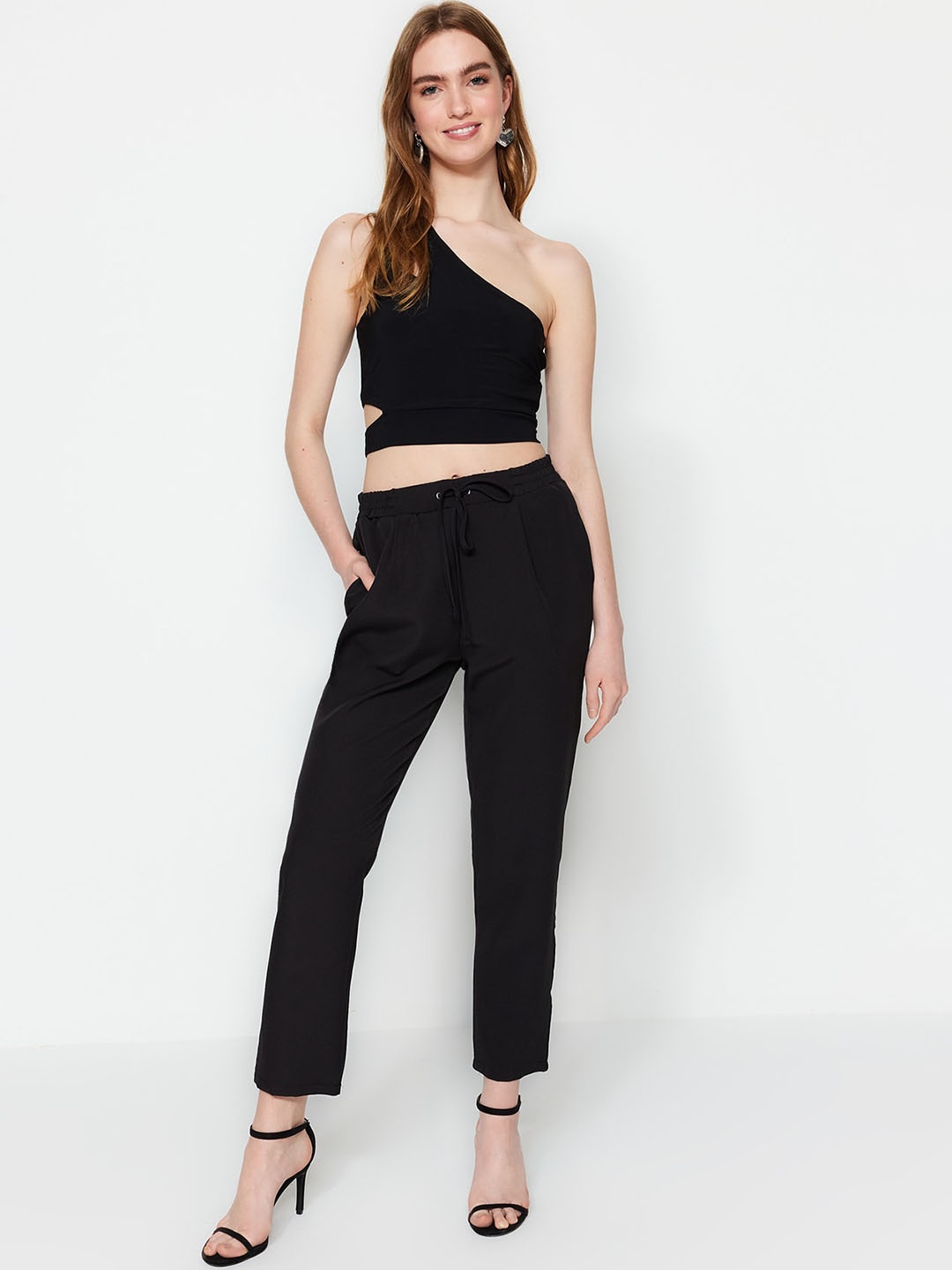 

Trendyol Women Mid-Rise Casual Cropped Trousers, Black