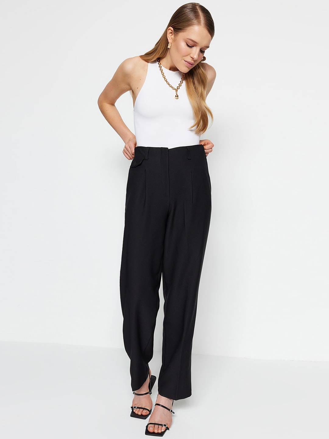 

Trendyol Women Mid-Rise Pleated Trousers, Black