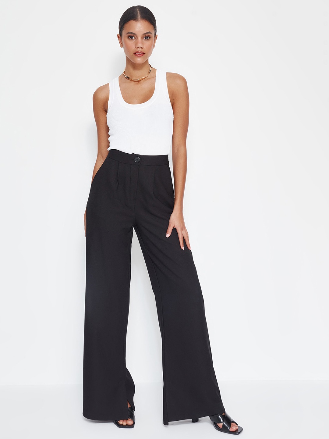 

Trendyol Women High-Rise Pleated Pleated Trousers, Black