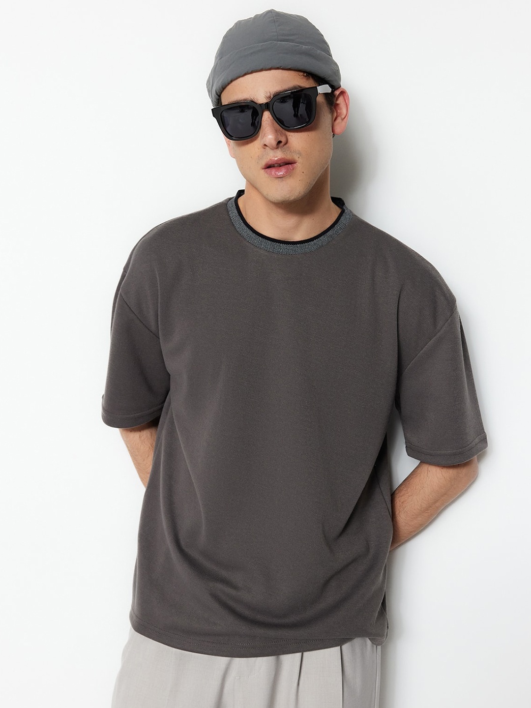 

Trendyol Round Neck Drop-Shoulder Sleeves Casual T-shirt, Grey