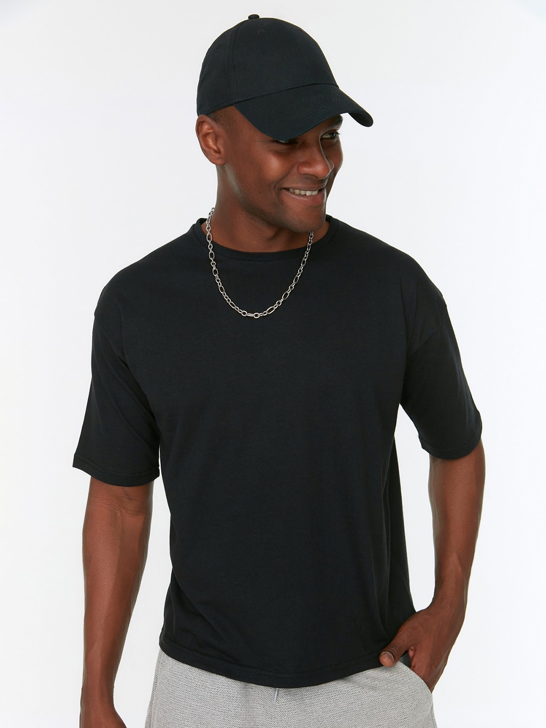 

Trendyol Round Neck Drop-Shoulder Sleeves Casual T-shirt, Black