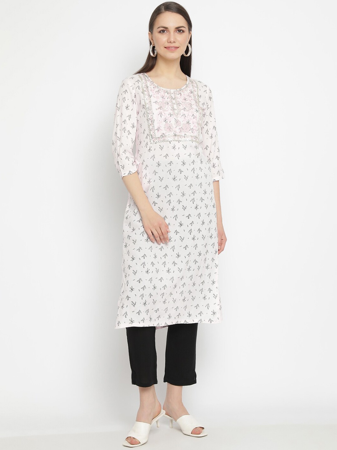 

aayusika Floral Printed Thread Work Kurta With Trousers, Pink