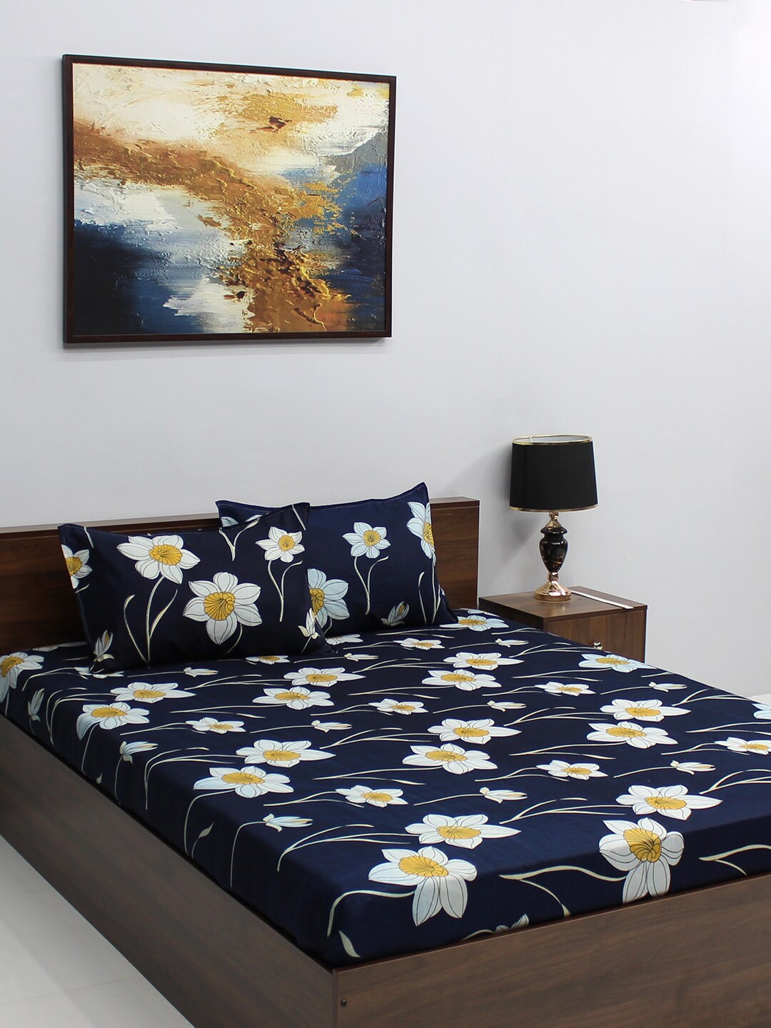 

BOMBAY DYEING Vista Blue & White Floral 144 TC Queen Bedsheet With 2 Pillow Covers