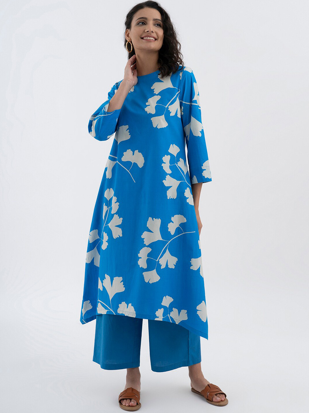

Pink Fort Floral Printed Asymmetric A-Line Cotton Kurta, Blue