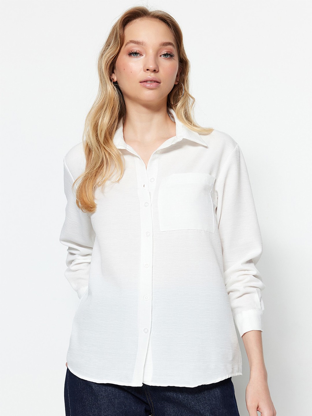 

Trendyol Spread Collar Contemporary Opaque Casual Shirt, White