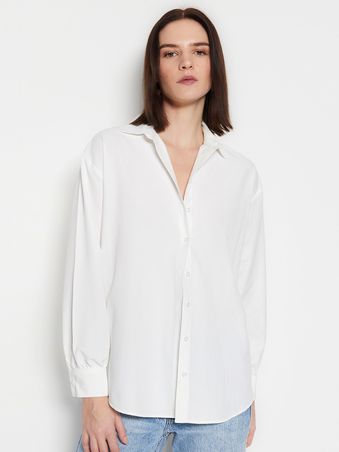 

Trendyol Contemporary Fit Spread Collar Casual Shirt, White