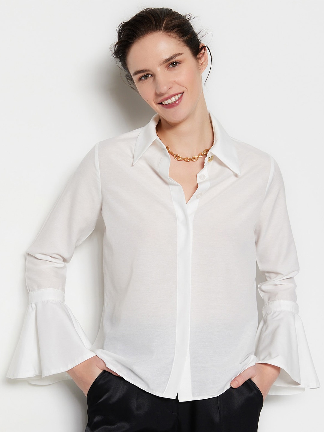 

Trendyol Contemporary Fit Spread Collar Bell Sleeves Casual Shirt, White