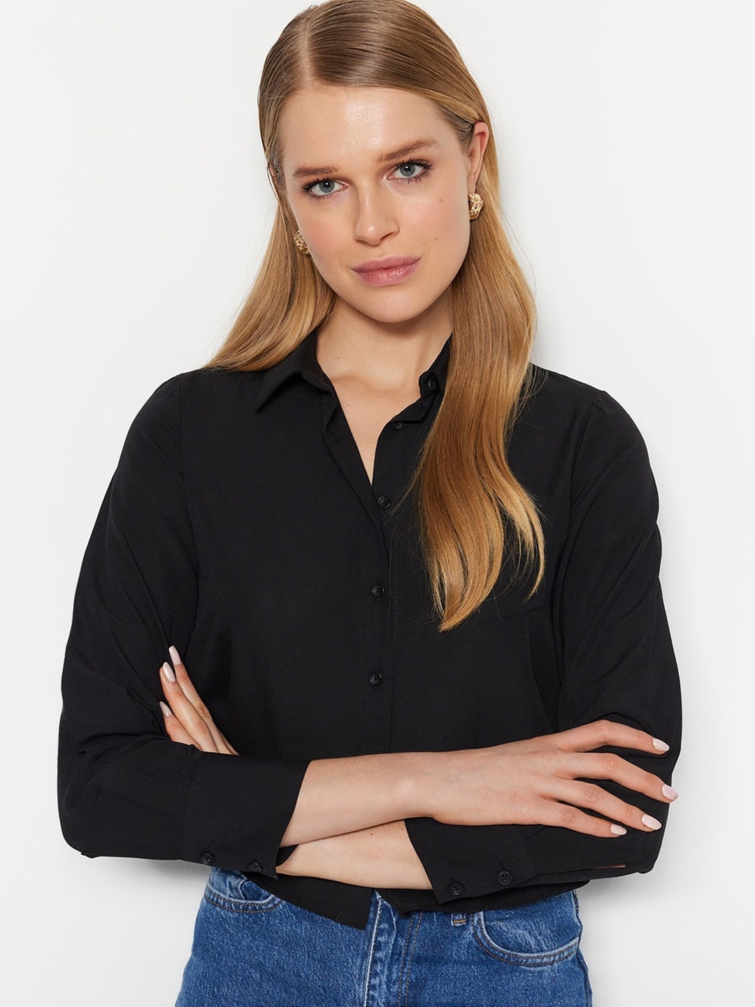 

Trendyol Contemporary Fit Spread Collar Casual Shirt, Black