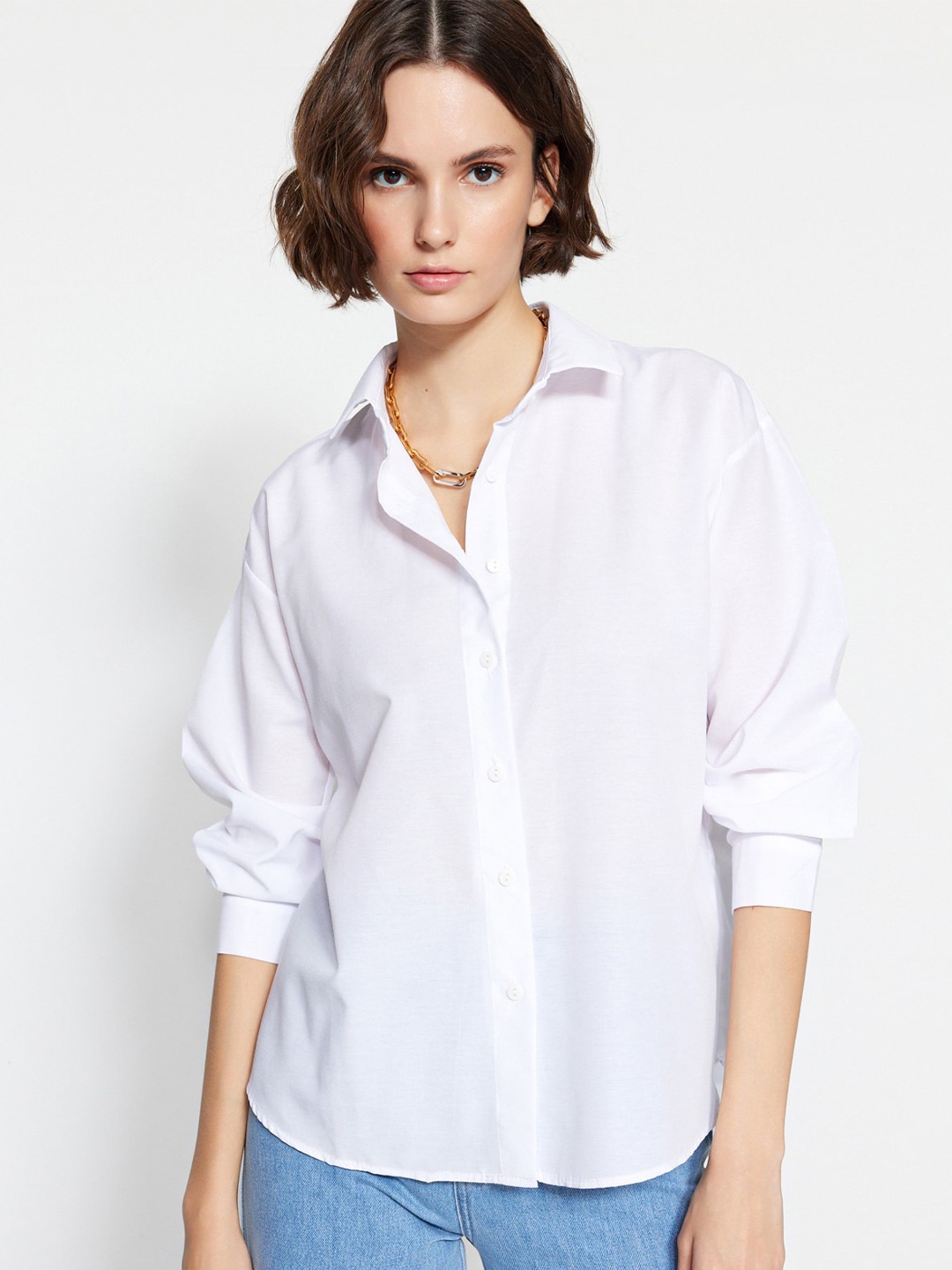 

Trendyol Spread Collar Contemporary Opaque Casual Shirt, White