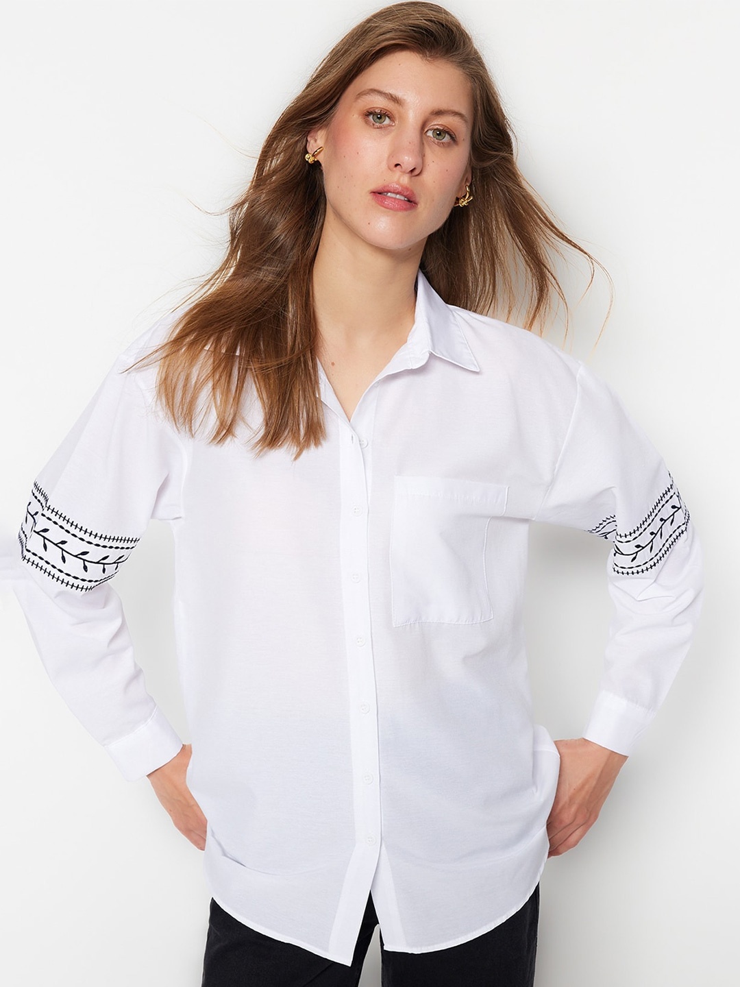 

Trendyol Spread Collar Contemporary Opaque Casual Shirt, White