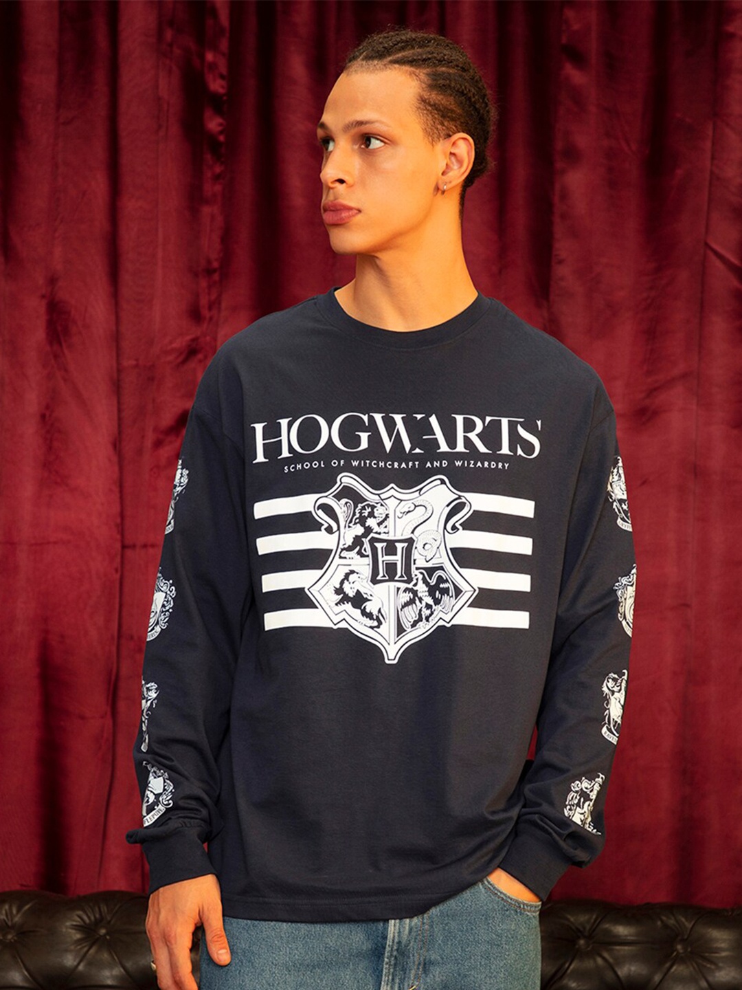 

Bewakoof Official Harry Potter Merchandise Hogwarts Crest Graphic Printed OversizedT-shirt, Blue