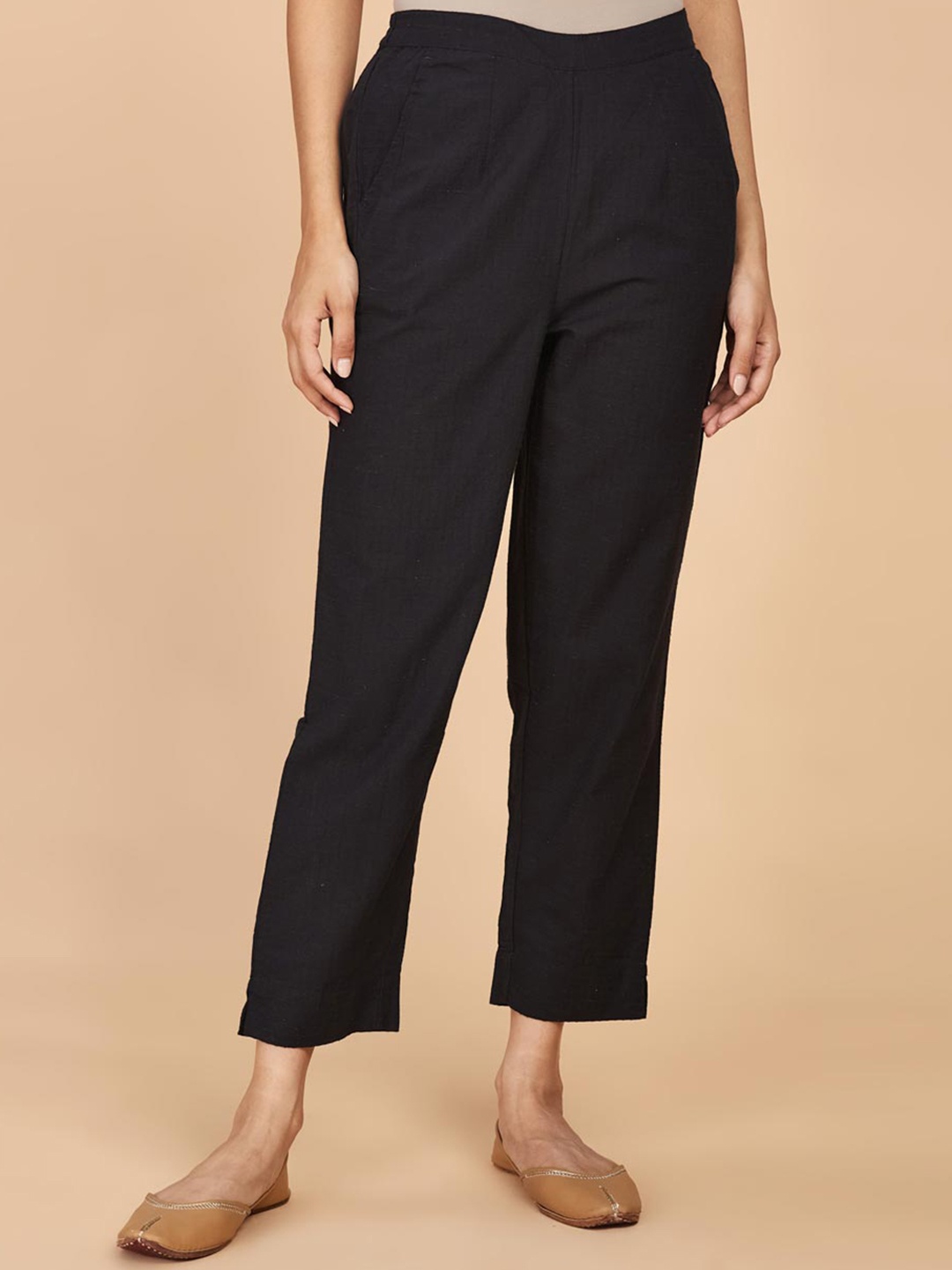 

Fabindia Women Mid Rise Plain Cropped Cotton Trousers, Black