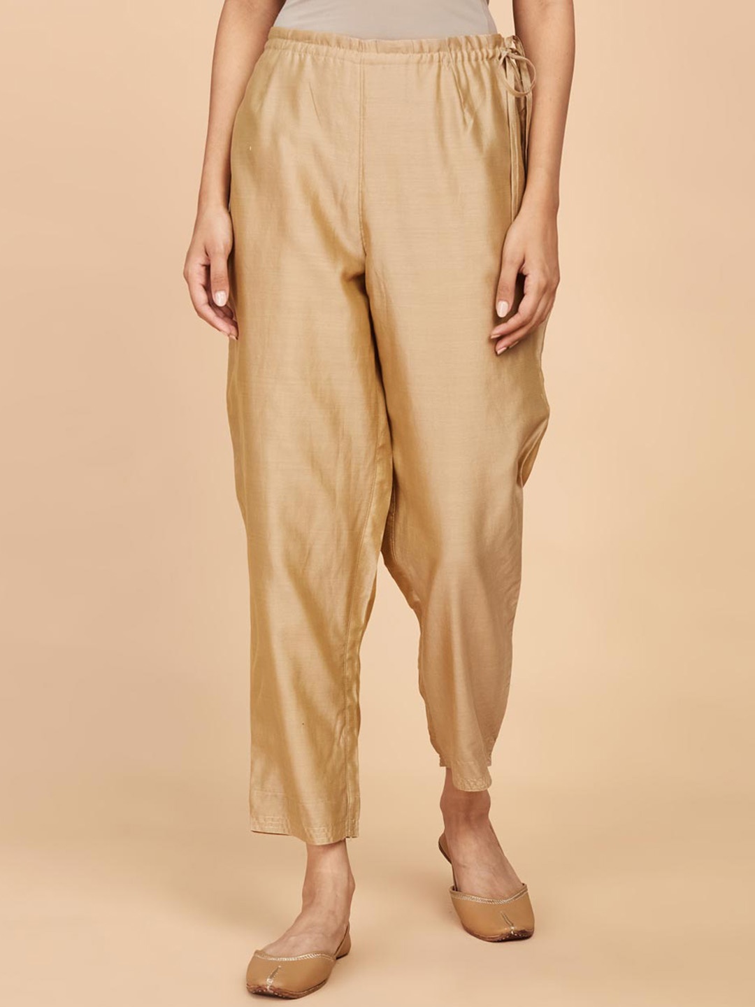 

Fabindia Women Mid Rise Plain Knitted Cotton Silk Cropped Trousers, Beige