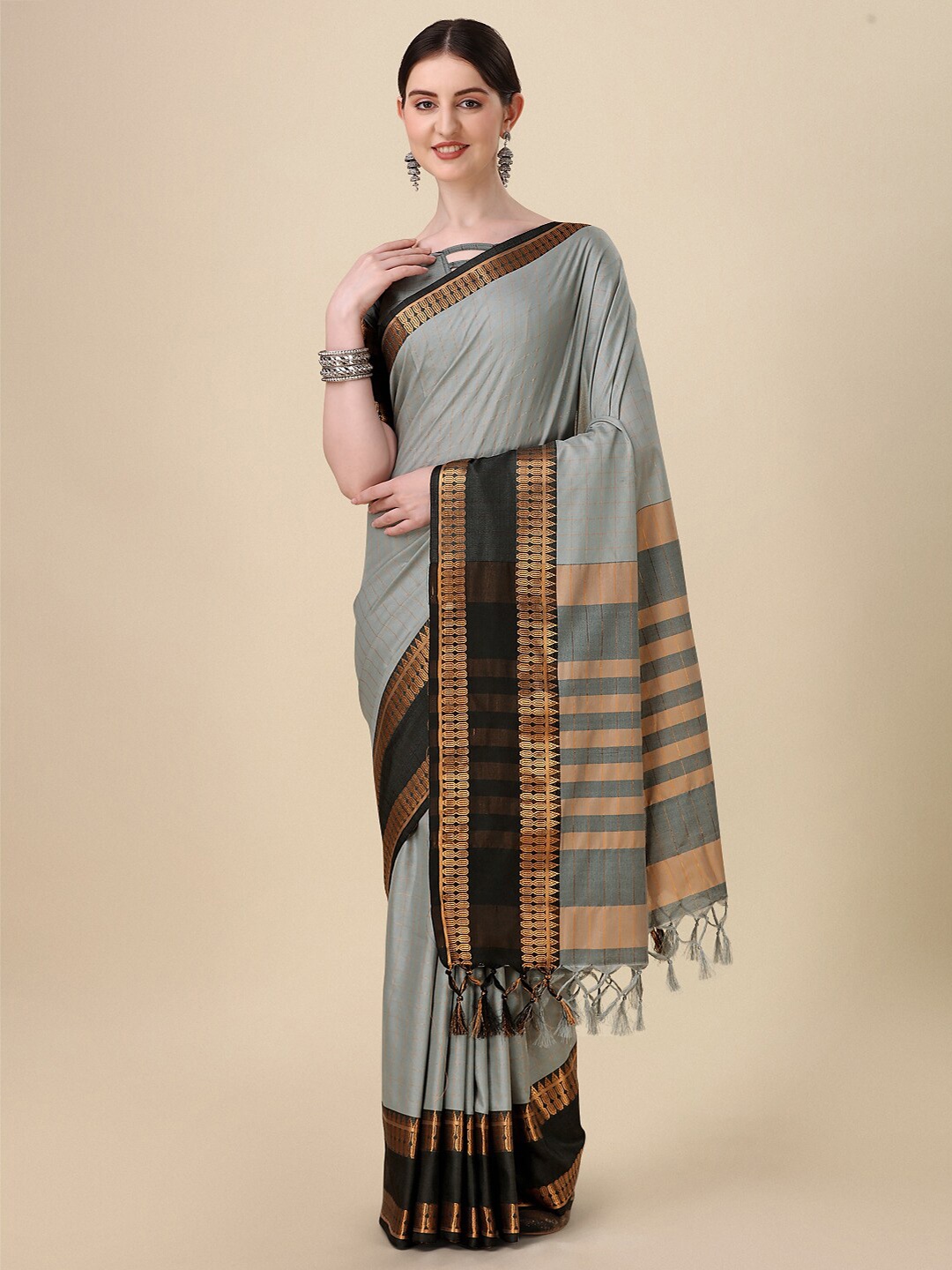 

VILLAGIUS Checked Woven Design Mysore Silk Saree, Grey