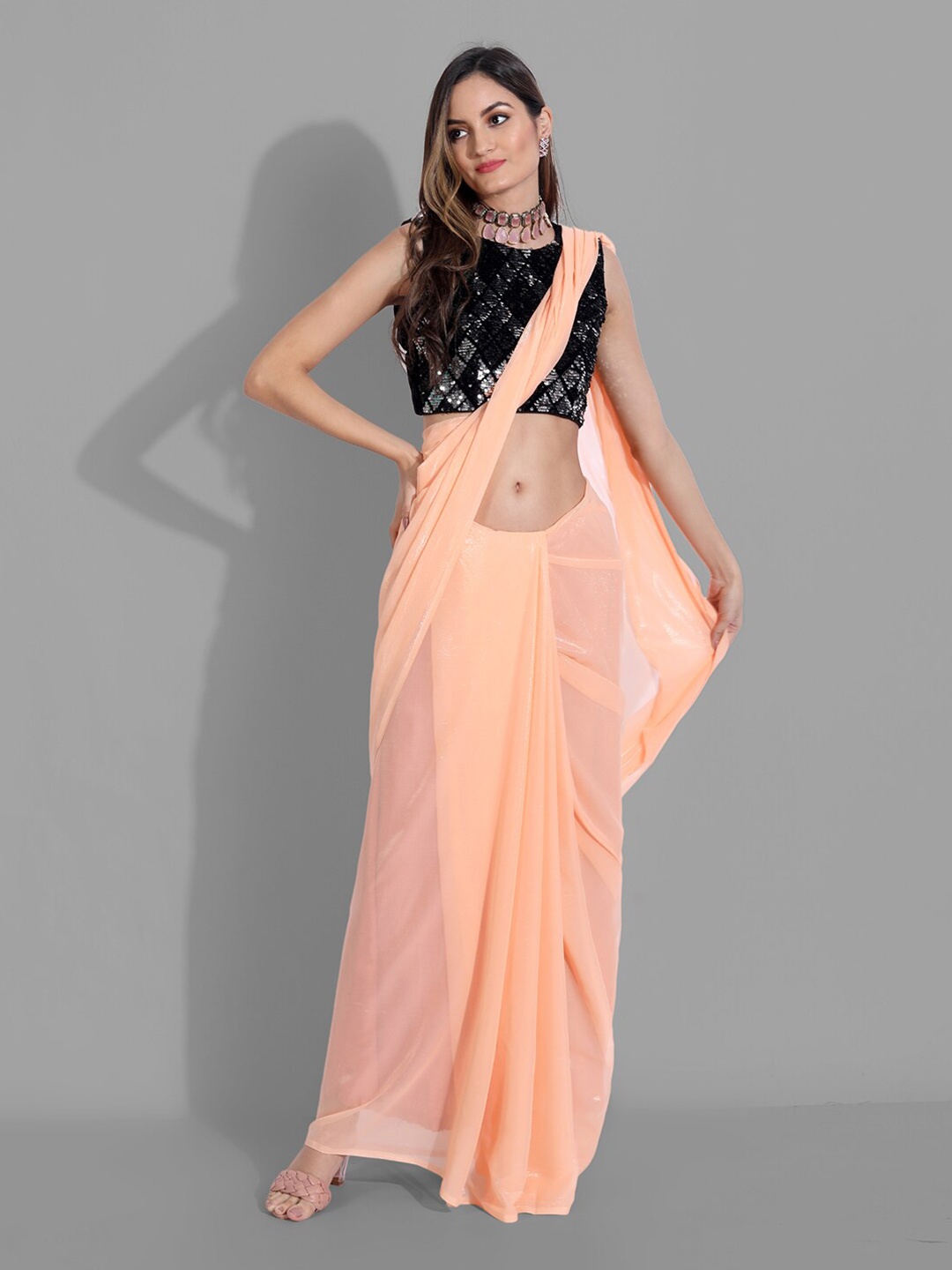 

VILLAGIUS Shimmery Bomkai silk Saree, Peach