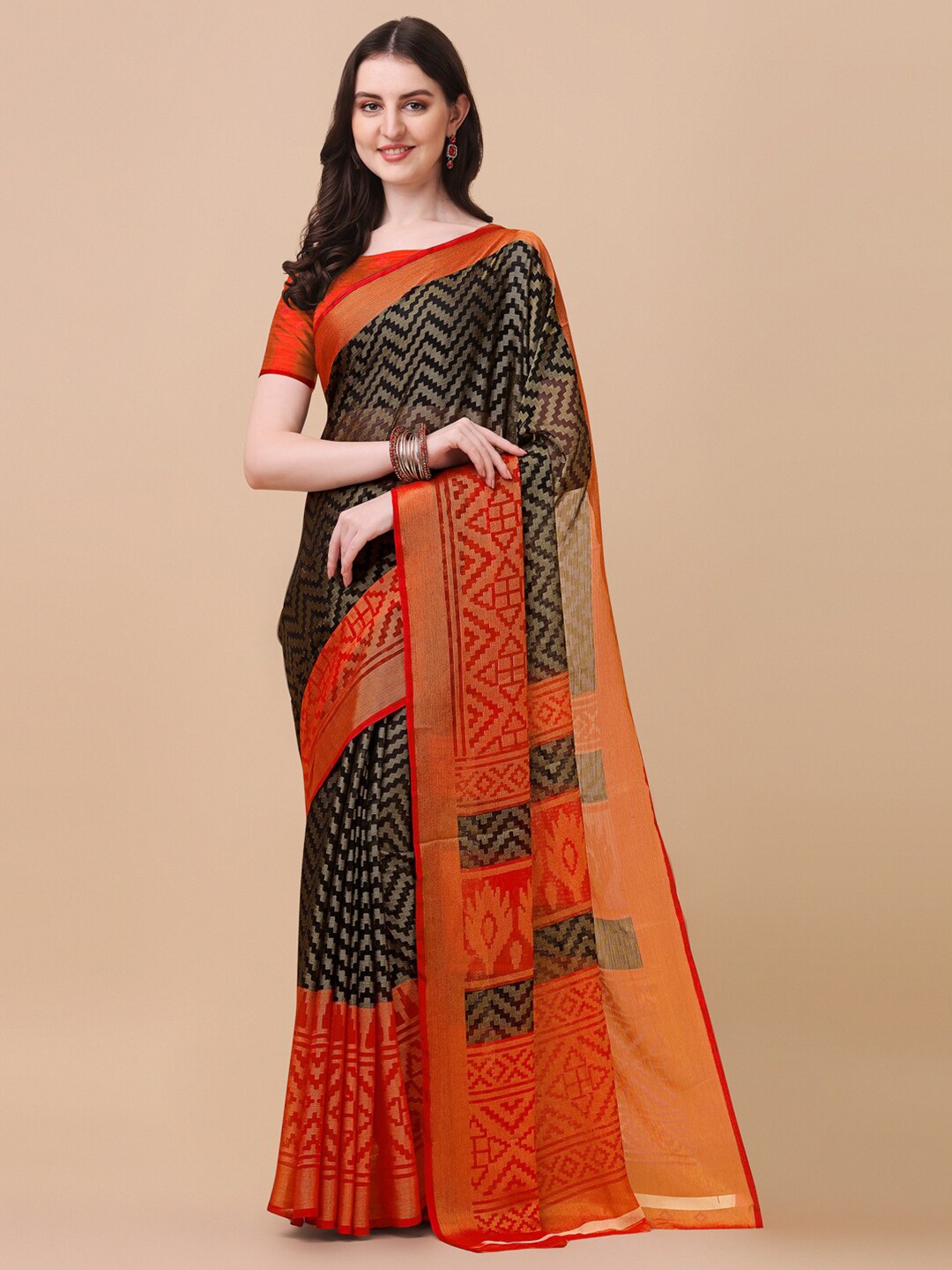 

VILLAGIUS Zari Brasso Block Print Saree, Red