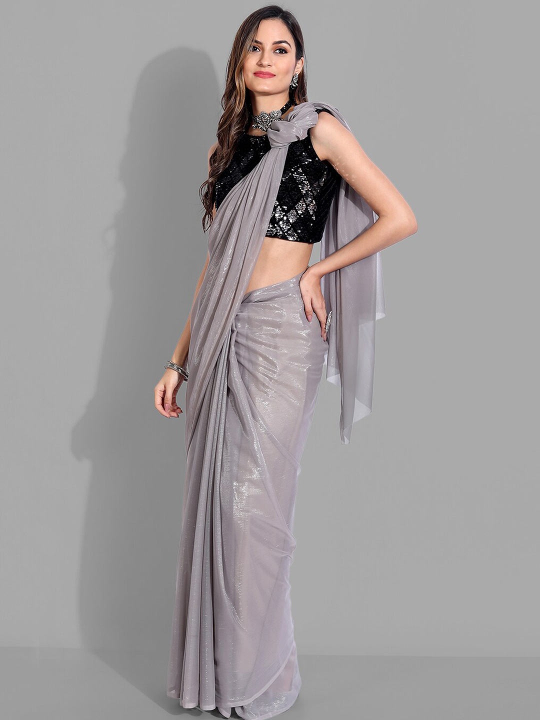 

VILLAGIUS Bomkai silk Saree, Grey