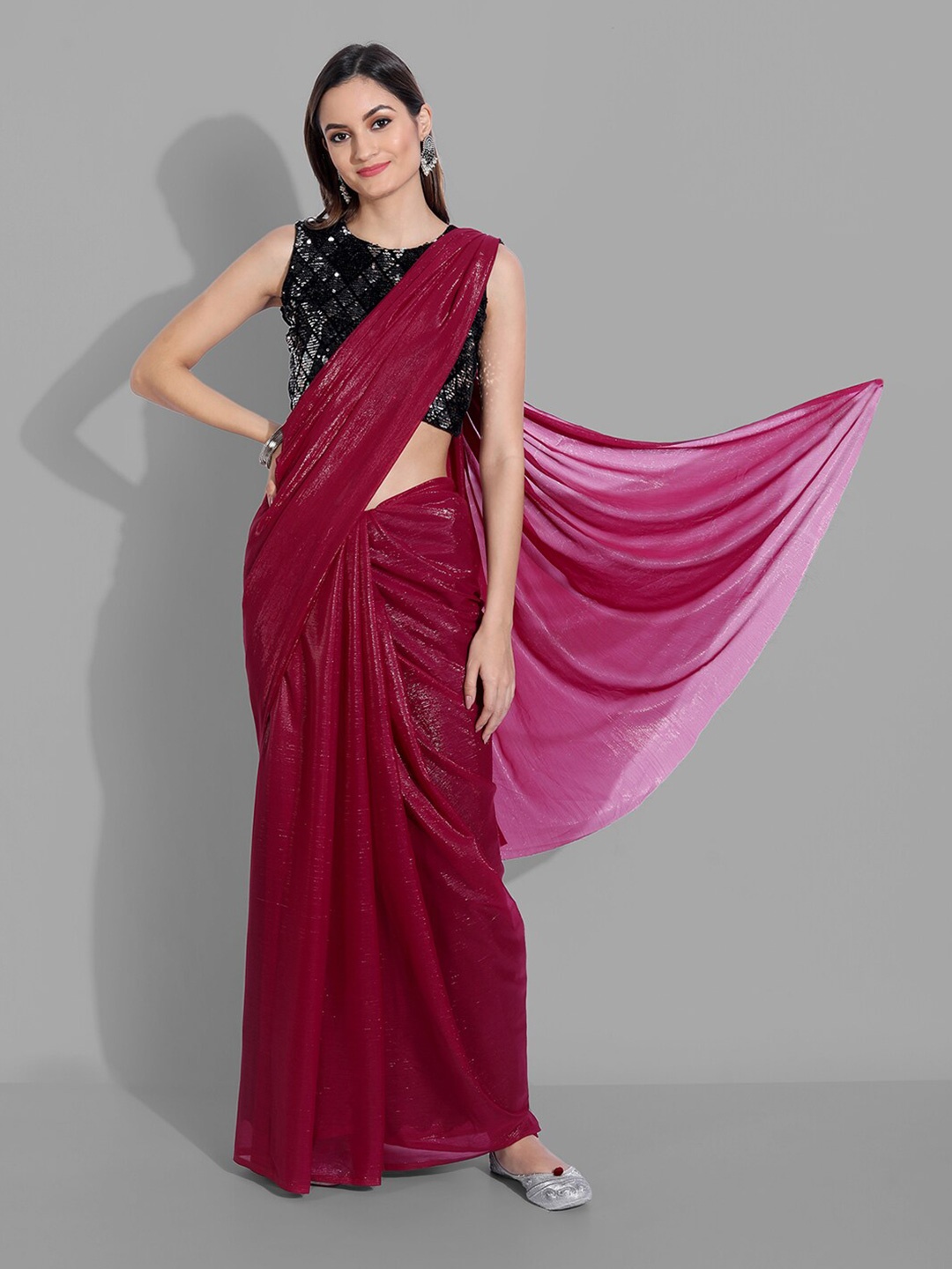 

VILLAGIUS Pink Solid Saree