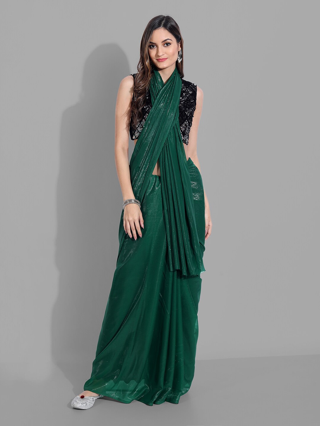 

VILLAGIUS Embellished Bomkai silk Saree, Green