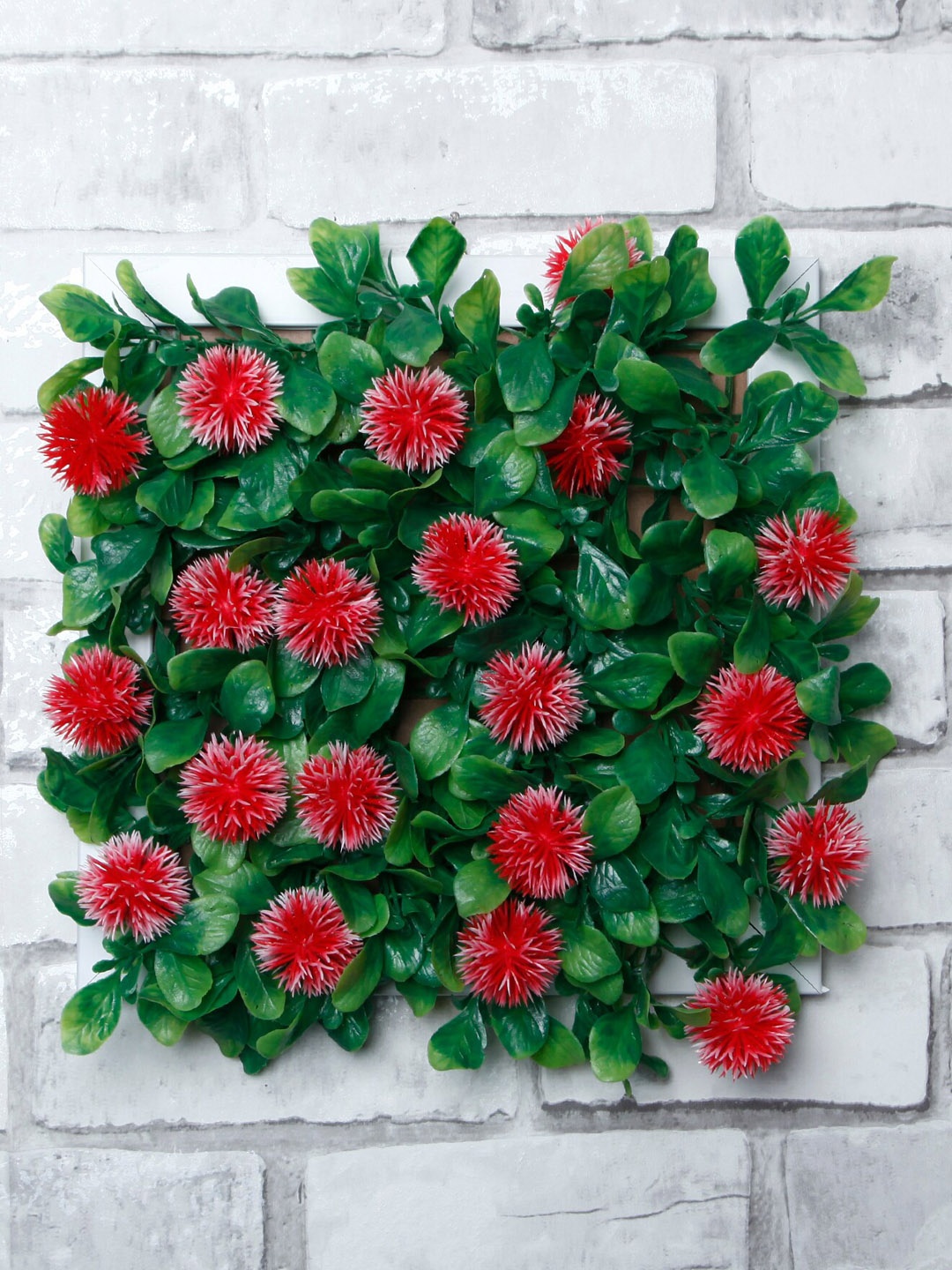 

FOLIYAJ Green & Red Round Artificial Flowers With Frame