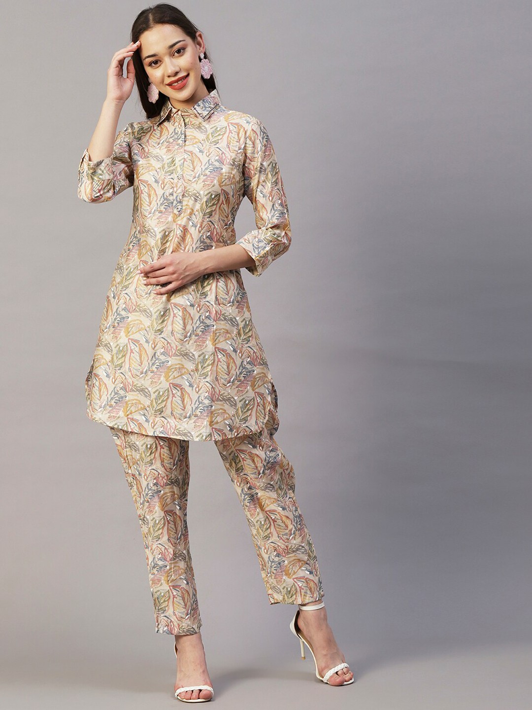 

FASHOR Beige Floral Printed Pathani Kurta with Trousers