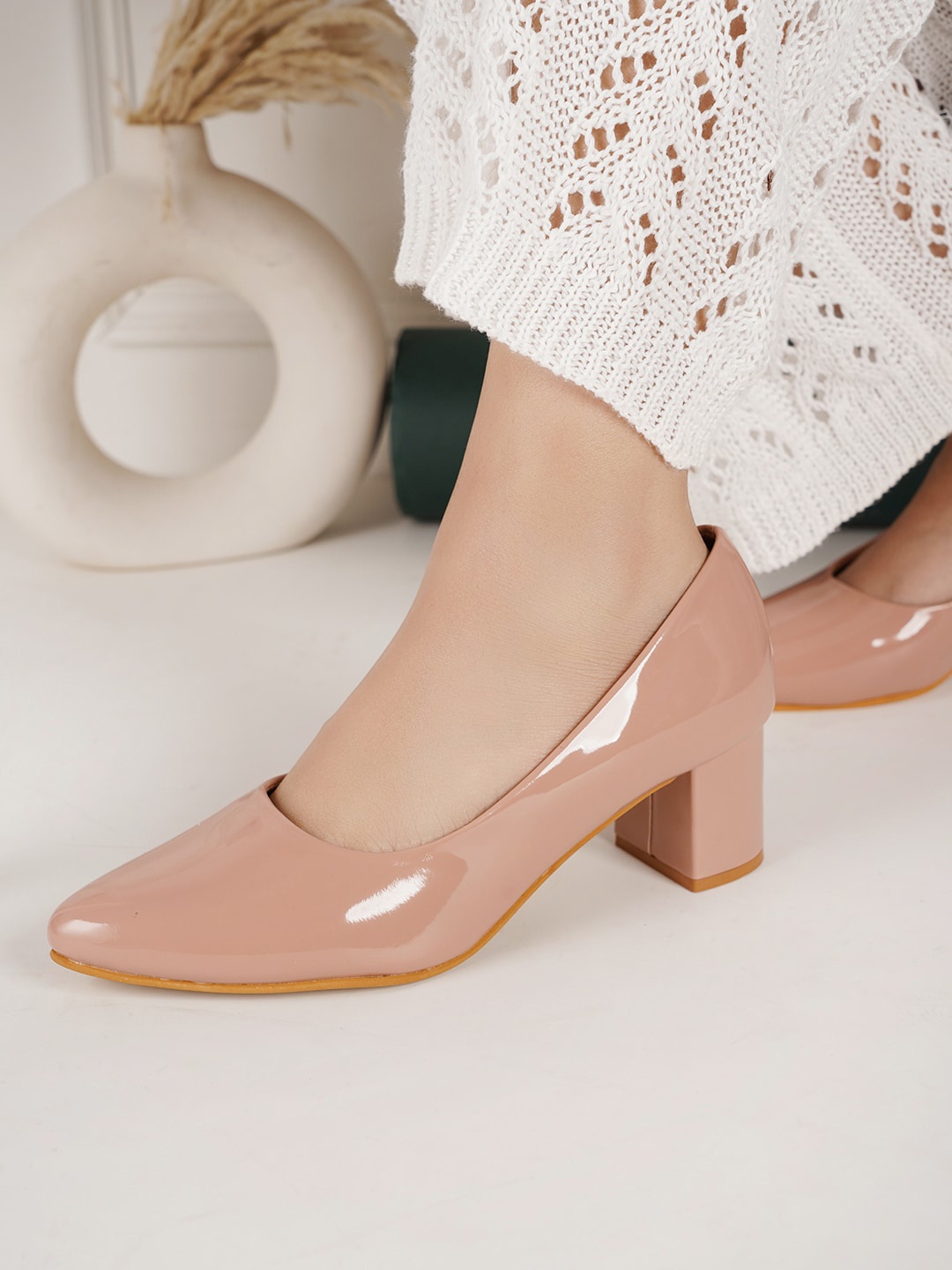 

DressBerry Nude-Coloured Pointed Toe Block Pumps