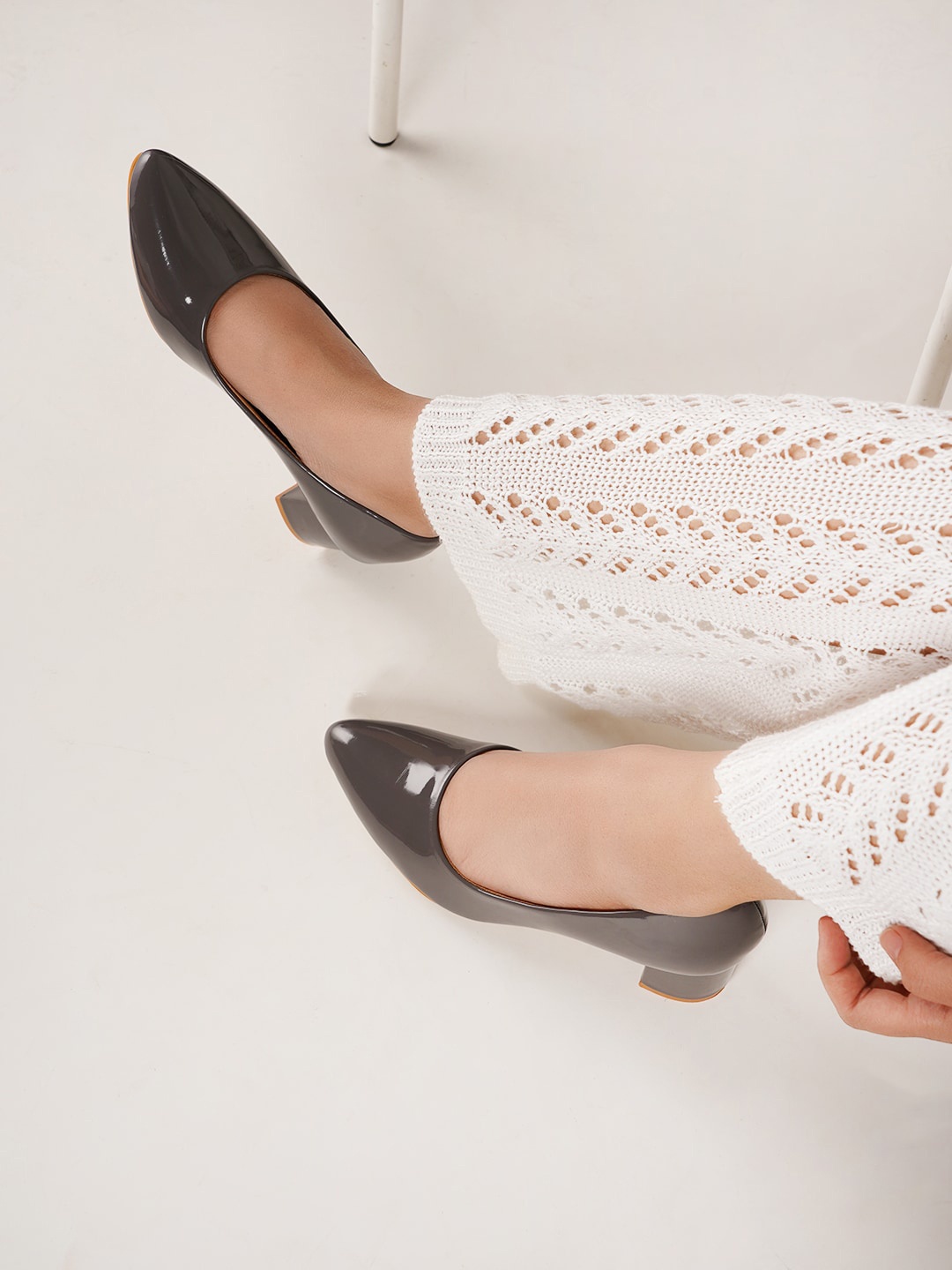 

DressBerry Grey Pointed Toe Block Heel Pumps