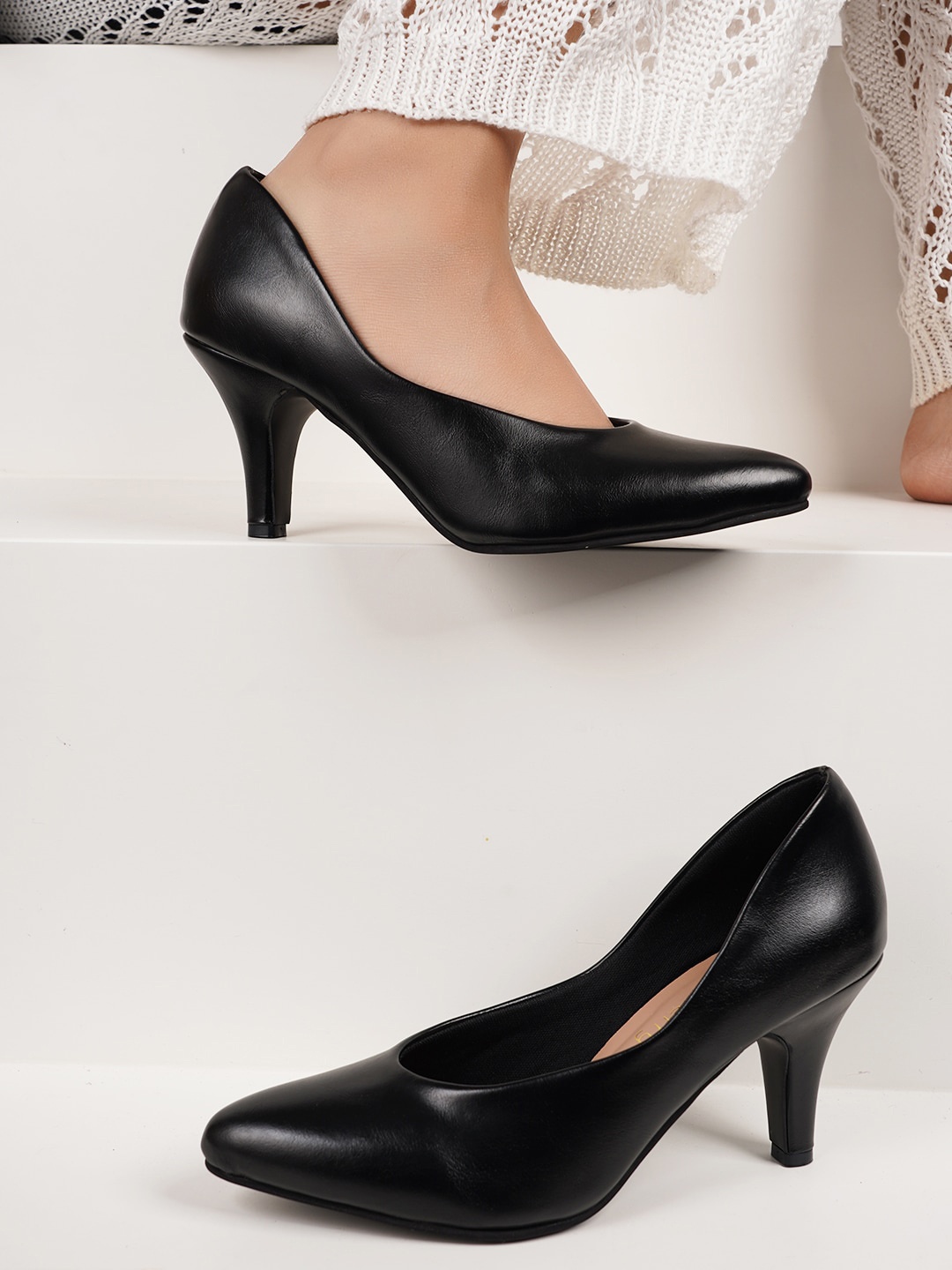 

DressBerry Black Pointed Toe Slim Pumps