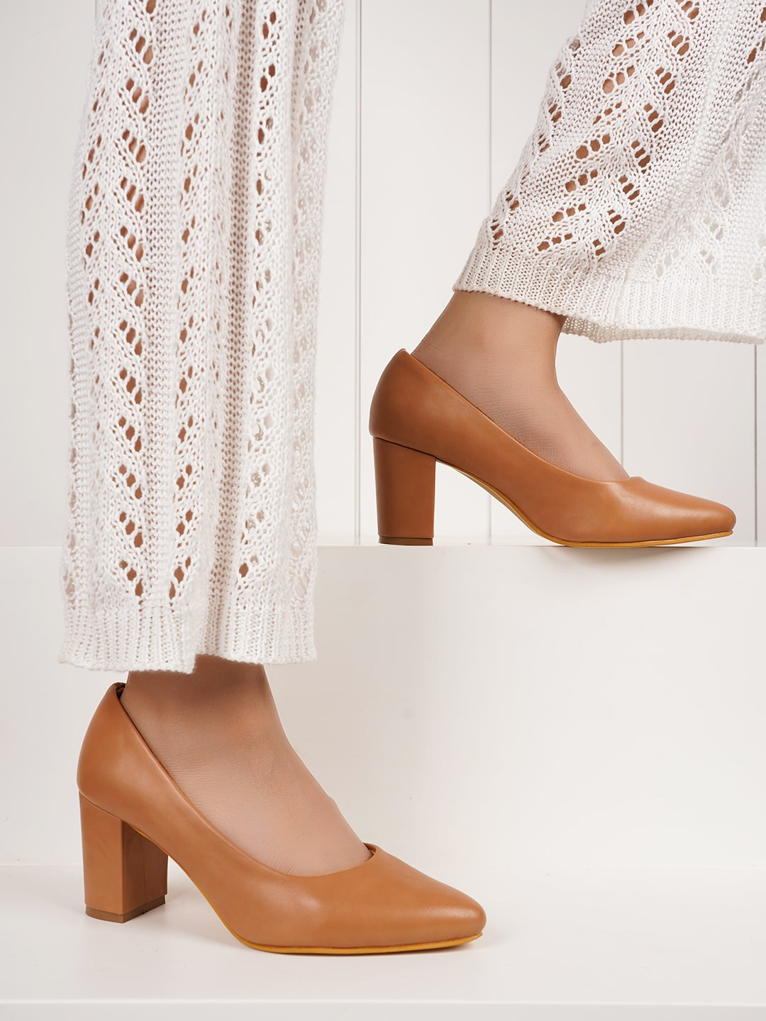

DressBerry Brown Pointed Toe Block Pumps