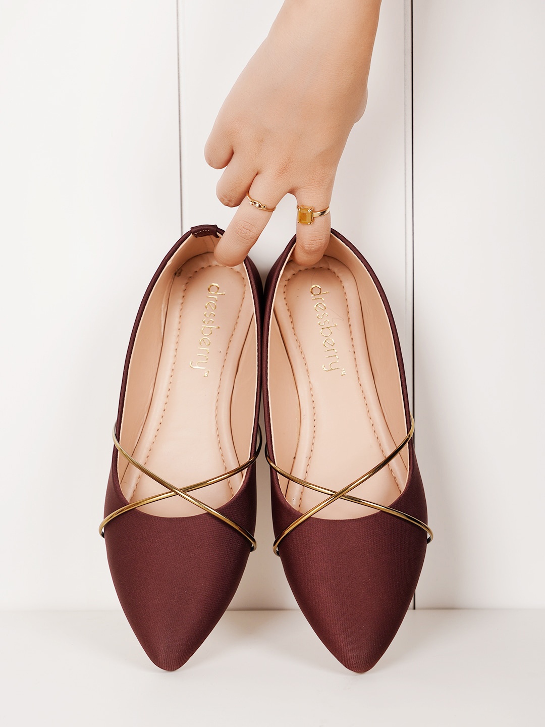 

DressBerry Marron & Gold Toned Pointed Toe Embellished Ballerinas, Maroon