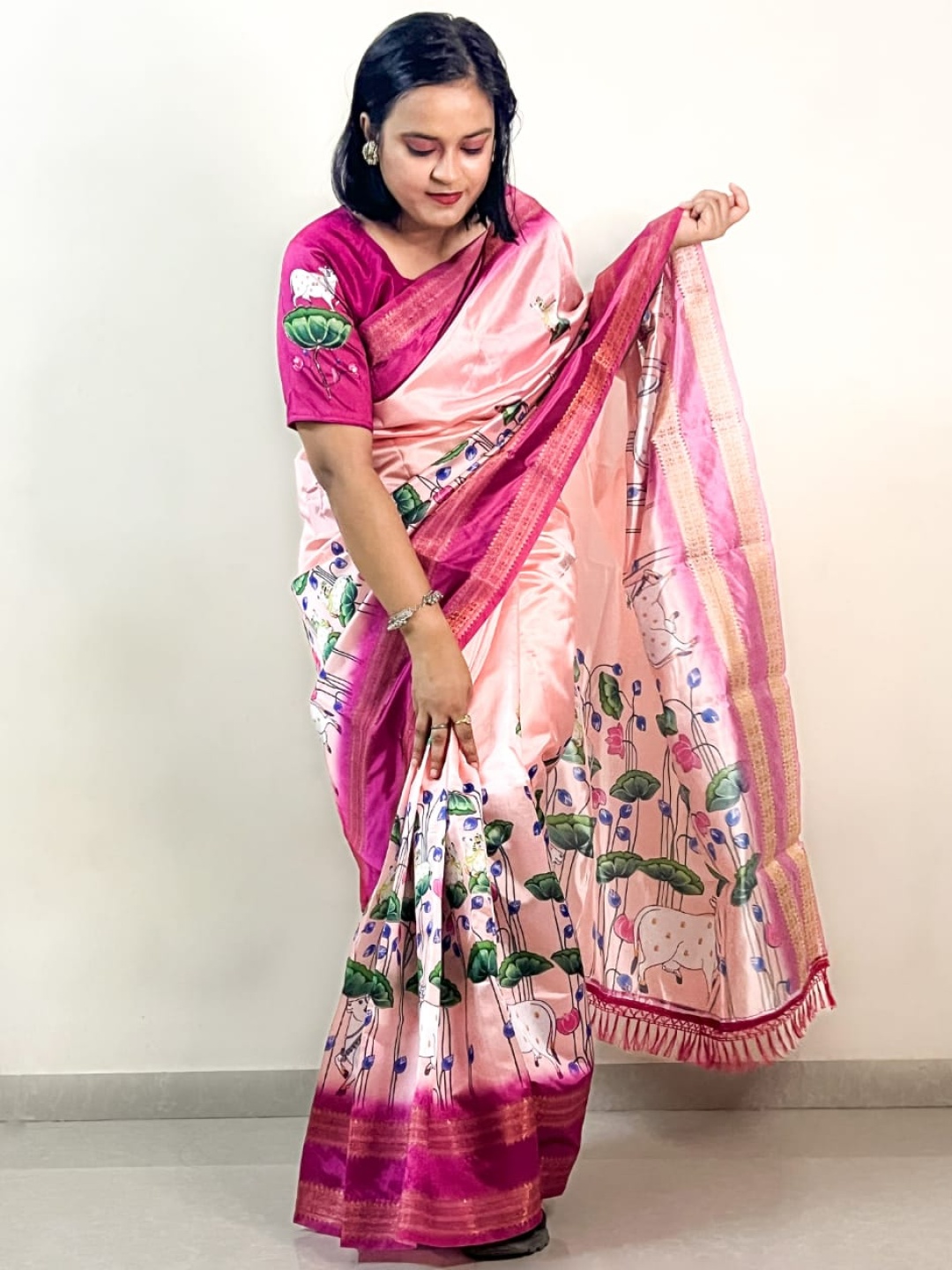 

Apaapi Threads of glory Floral Woven Design Zari Saree, Pink